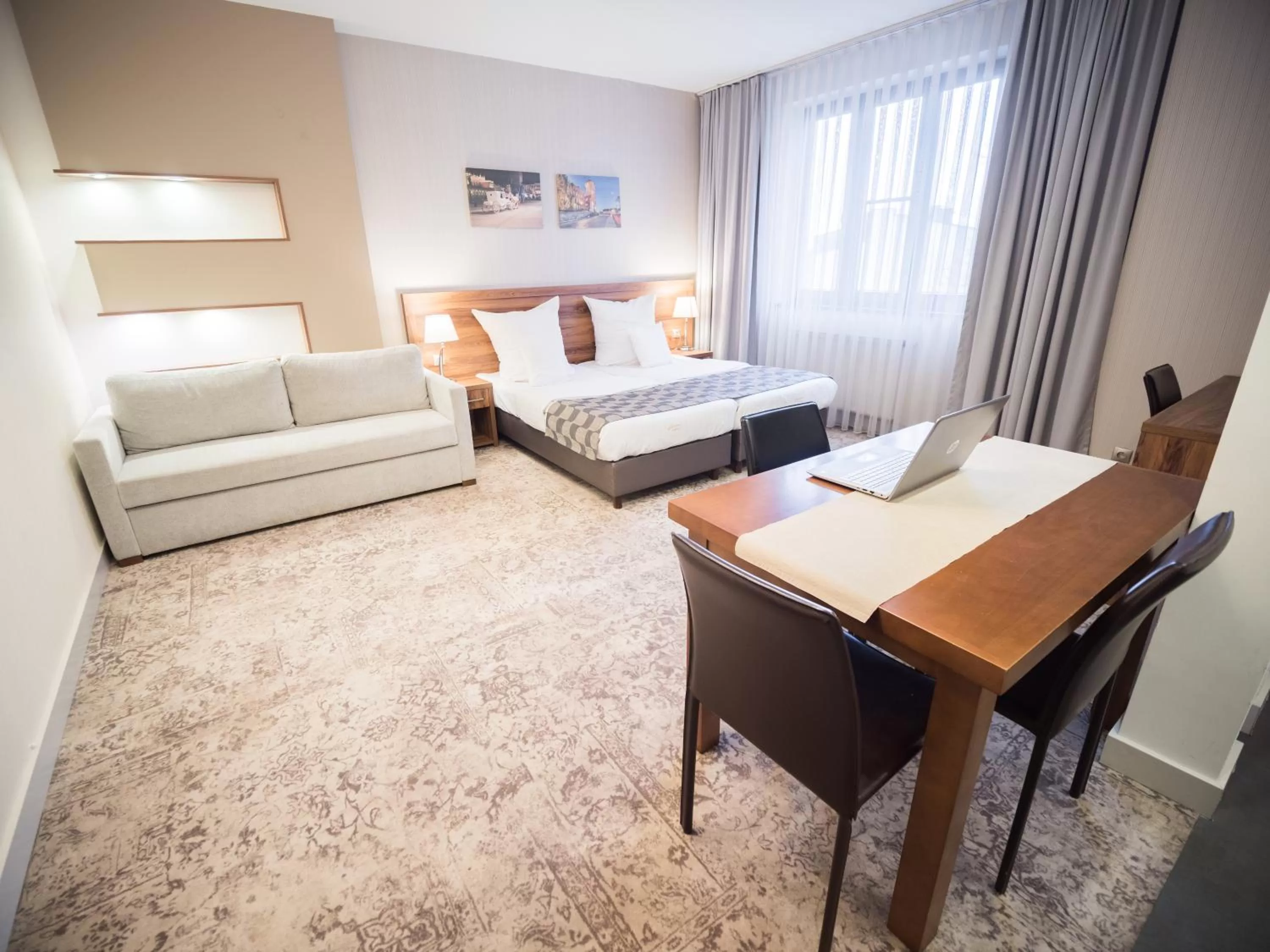 TV and multimedia, Bed in Hotel Miodowa