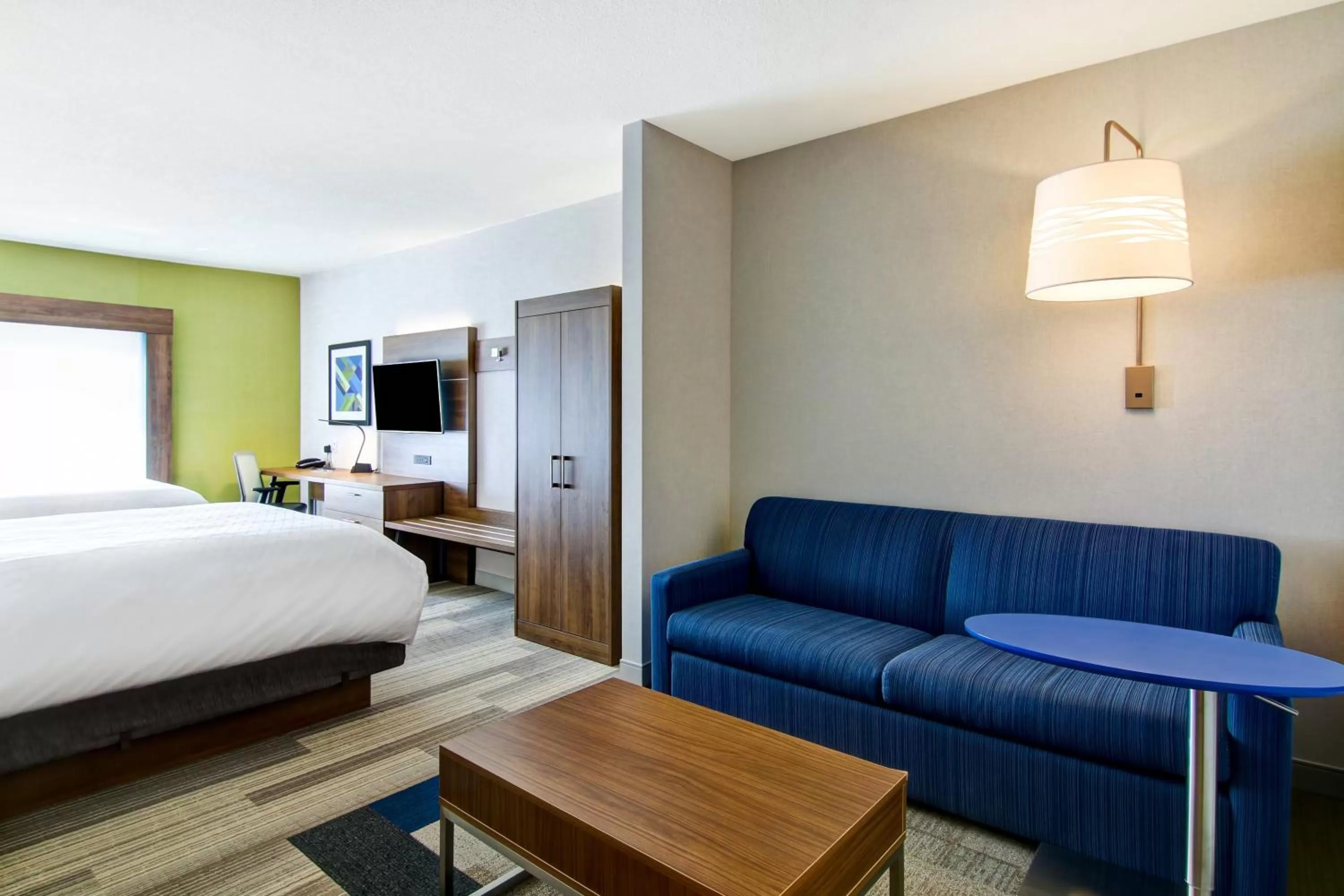Photo of the whole room, Bed in Holiday Inn Express Hotel & Suites Toronto - Markham by IHG
