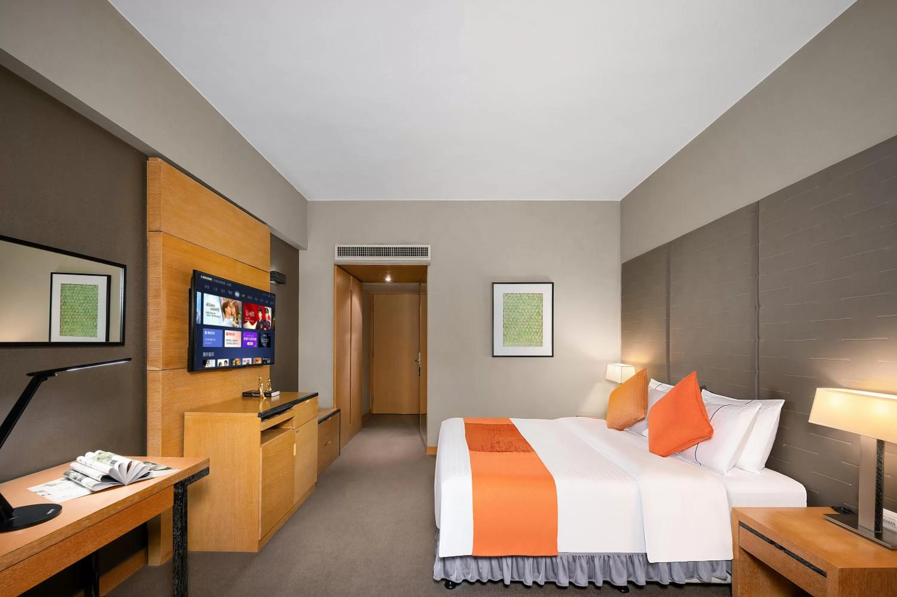 Bed in Jianguo Hotel Guangzhou