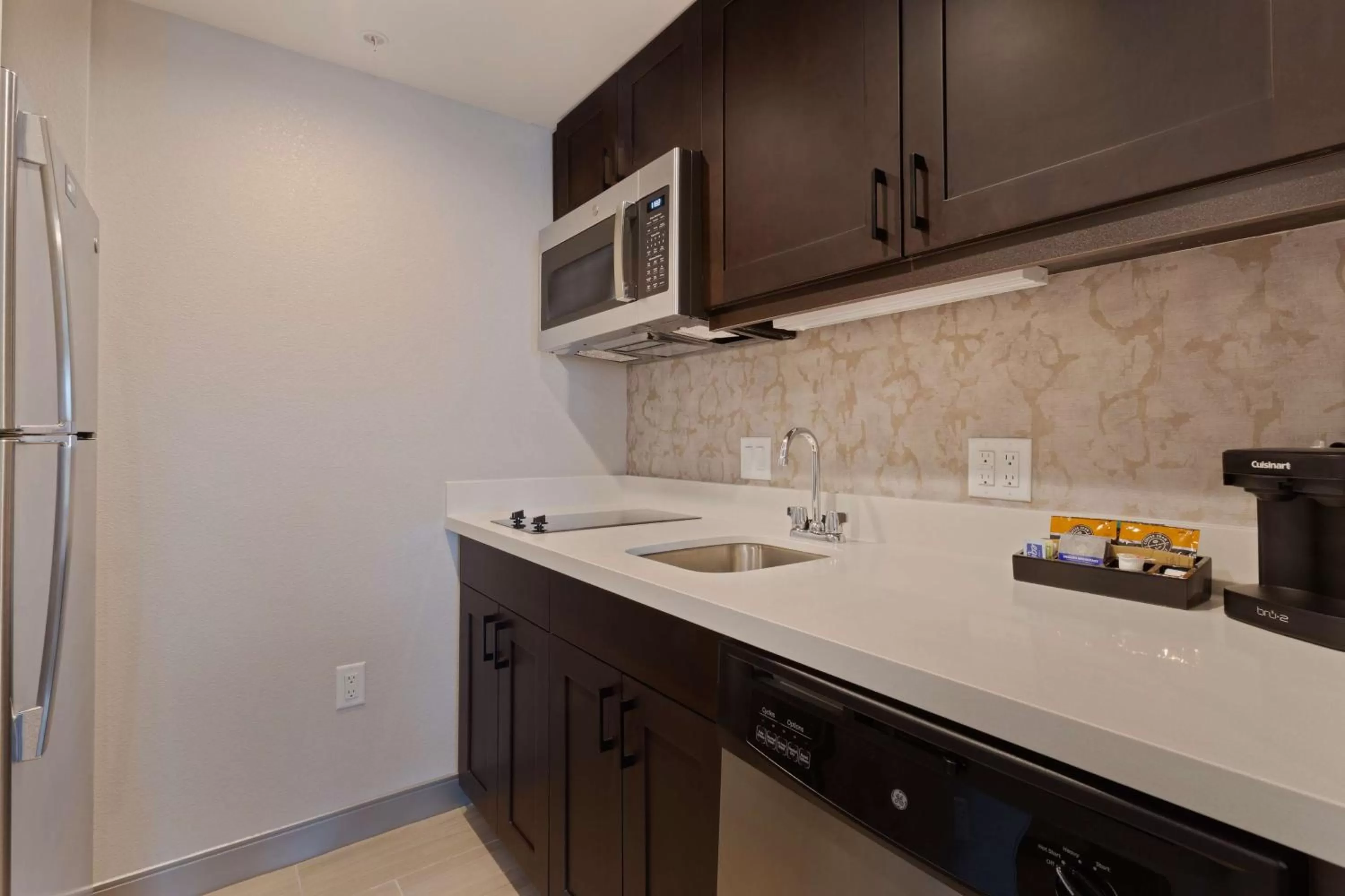 Kitchen or kitchenette in Homewood Suites by Hilton St Augustine San Sebastian