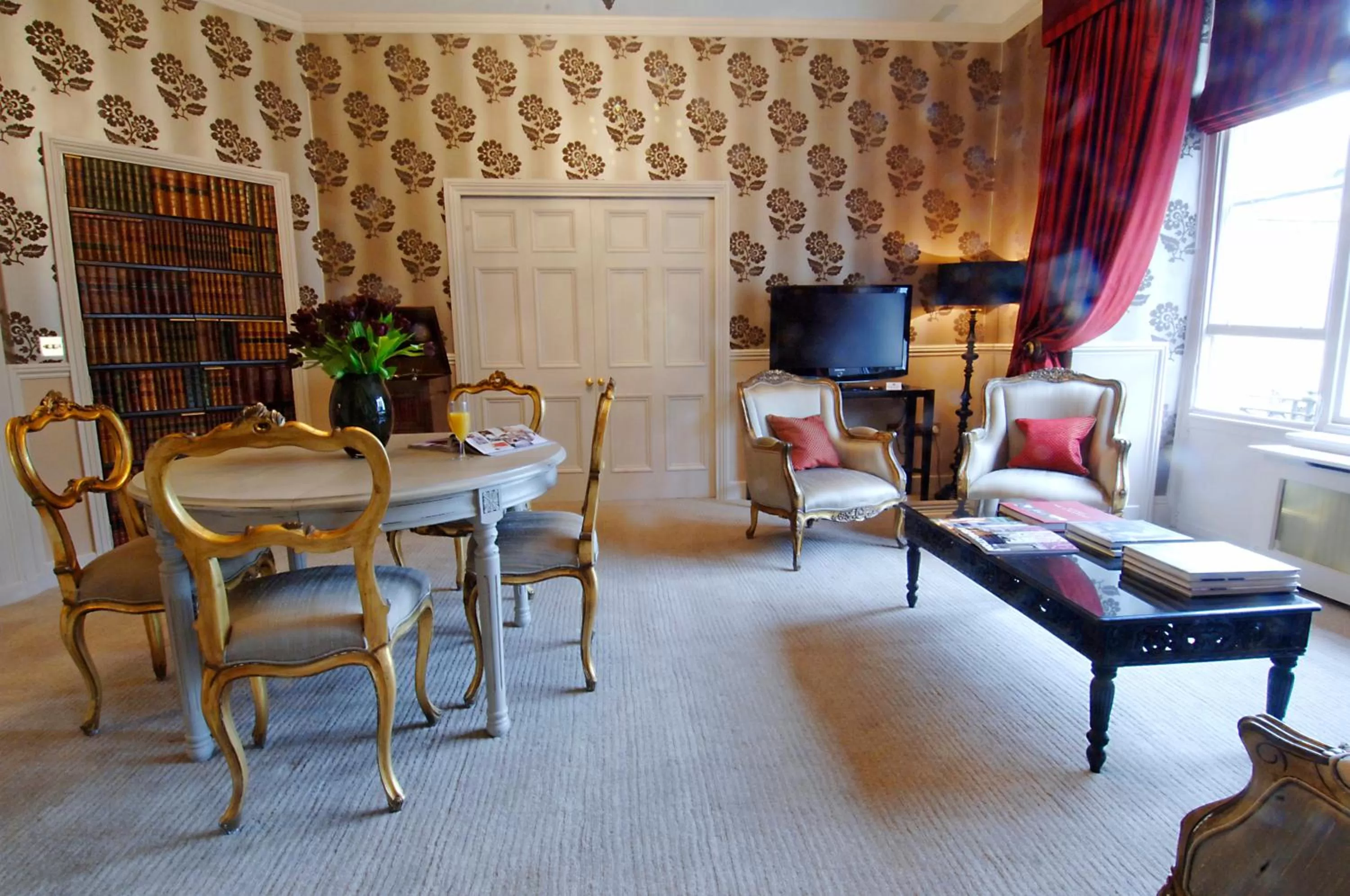 Living room in The Swan Hotel, Wells, Somerset - The Coaching Inn Group