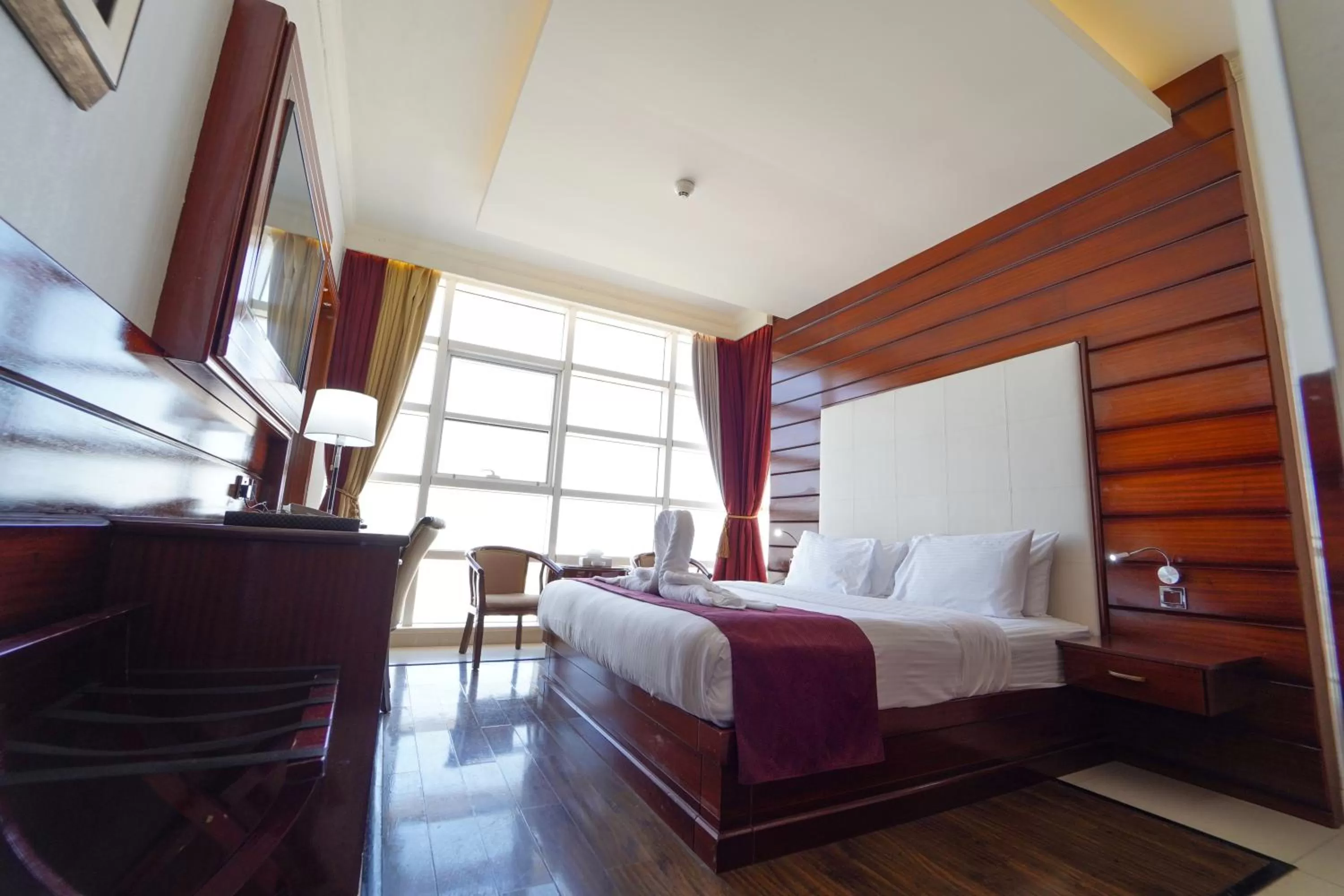 Bed in Queen Palace Hotel