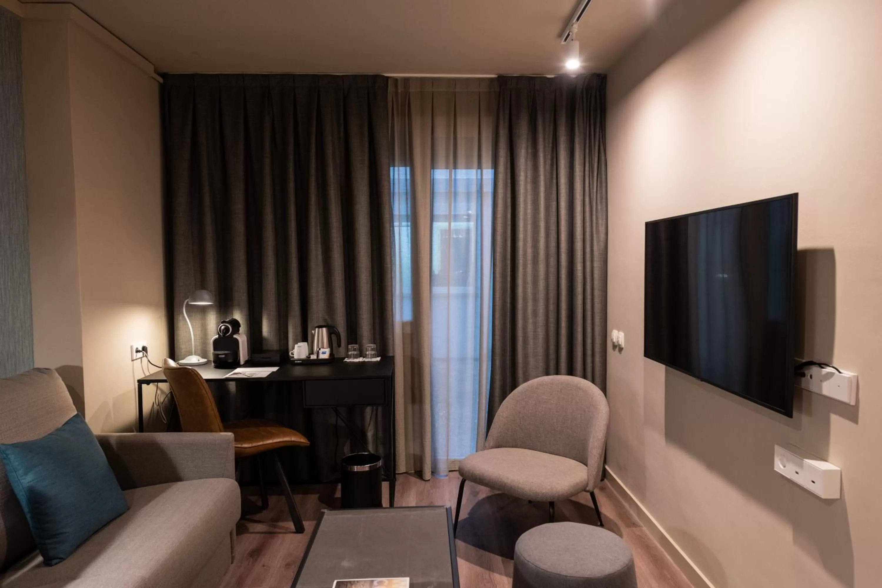 TV and multimedia in Atenea Rekord Suites Barcelona