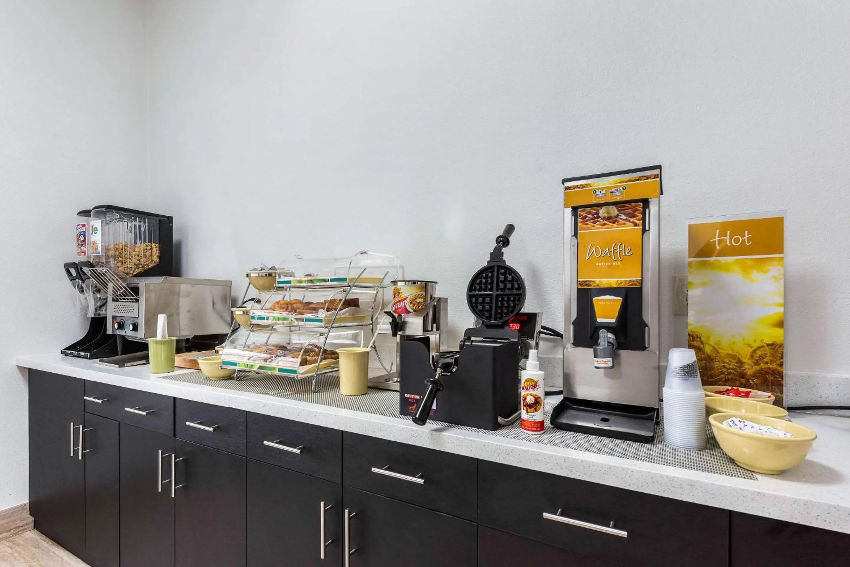 Restaurant/places to eat in Quality Inn