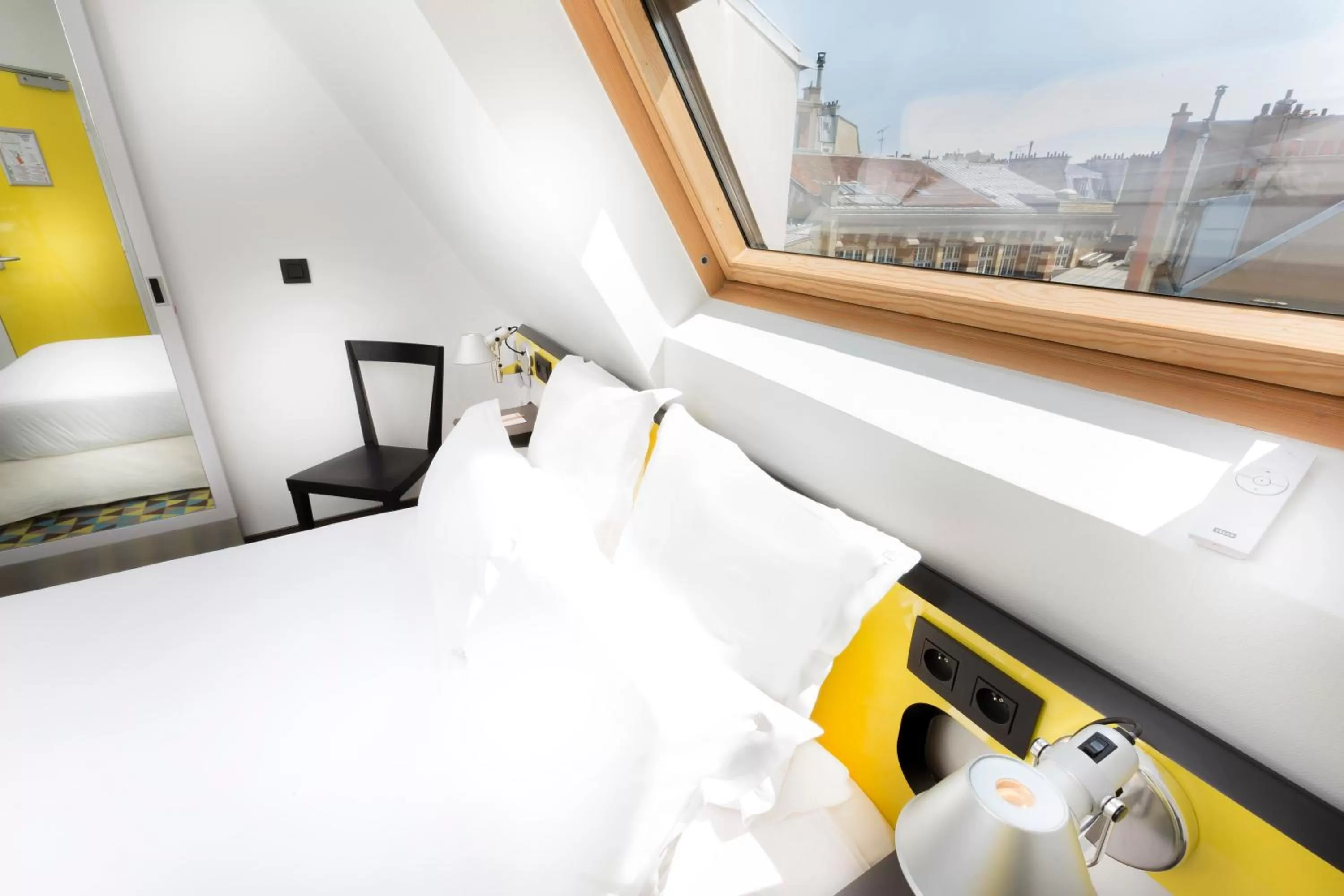 Bedroom, Bed in Libertel Montmartre Opéra