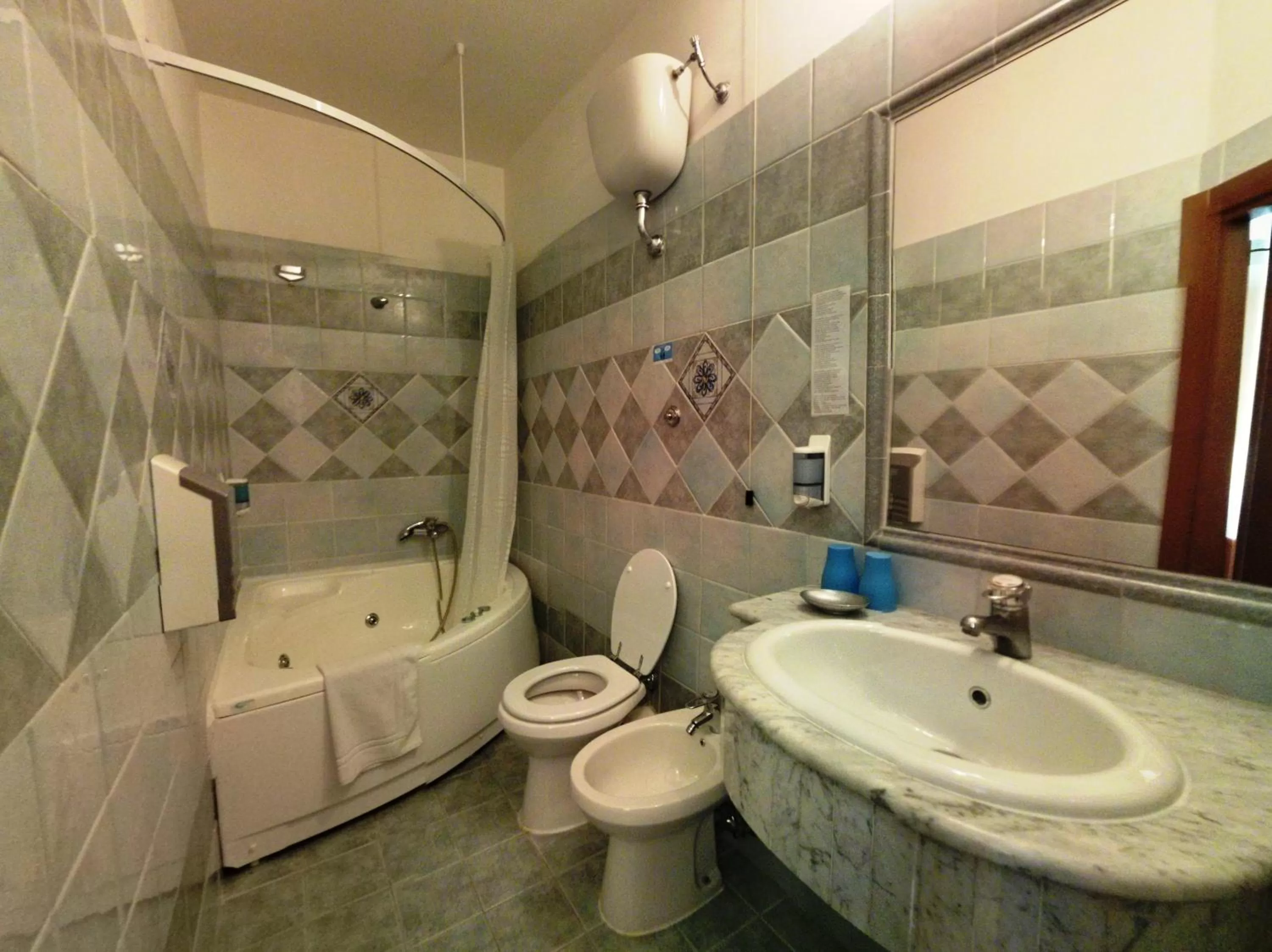 Shower in Cambridge Hotel