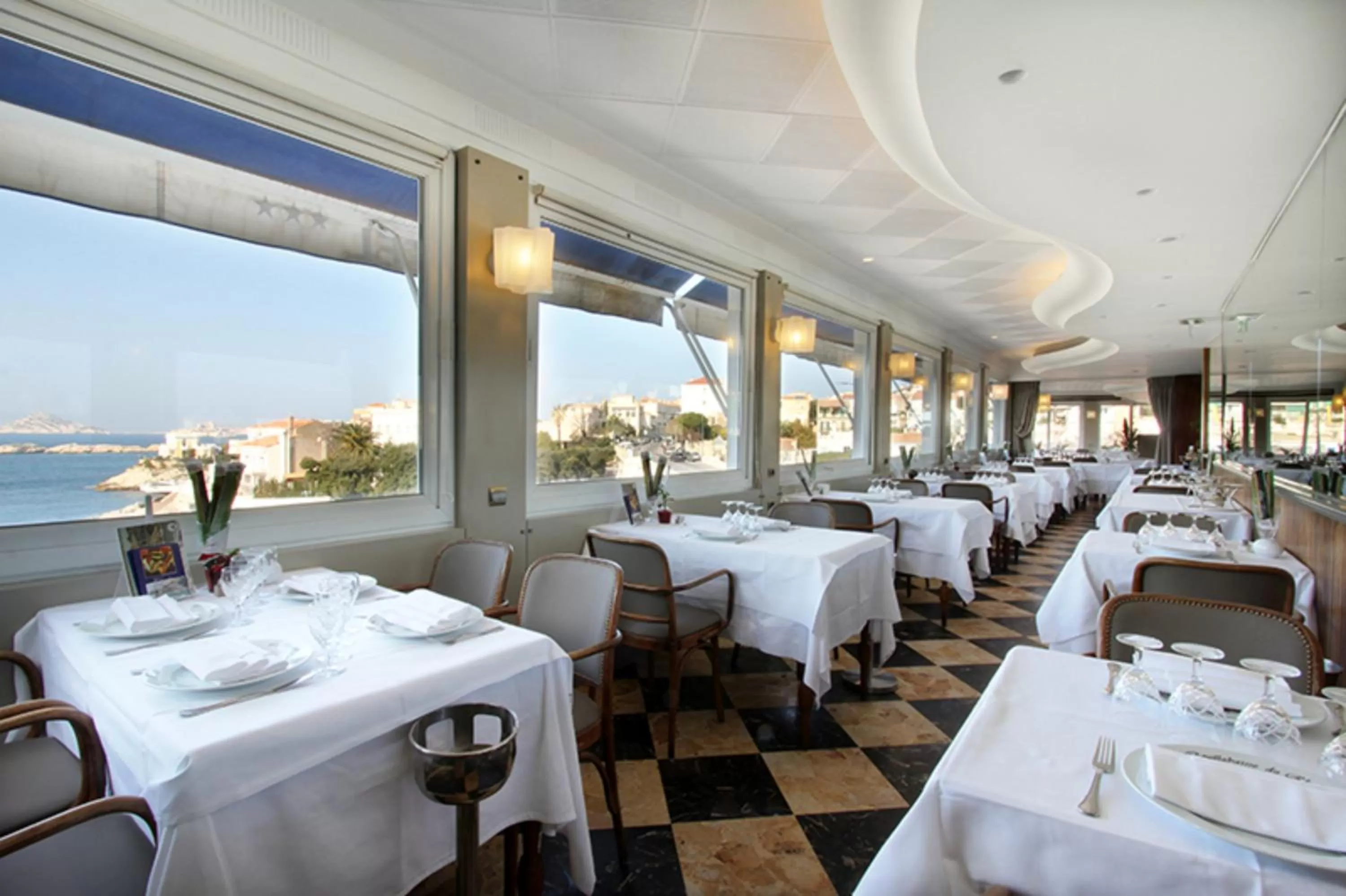 Restaurant/places to eat in Le Rhul