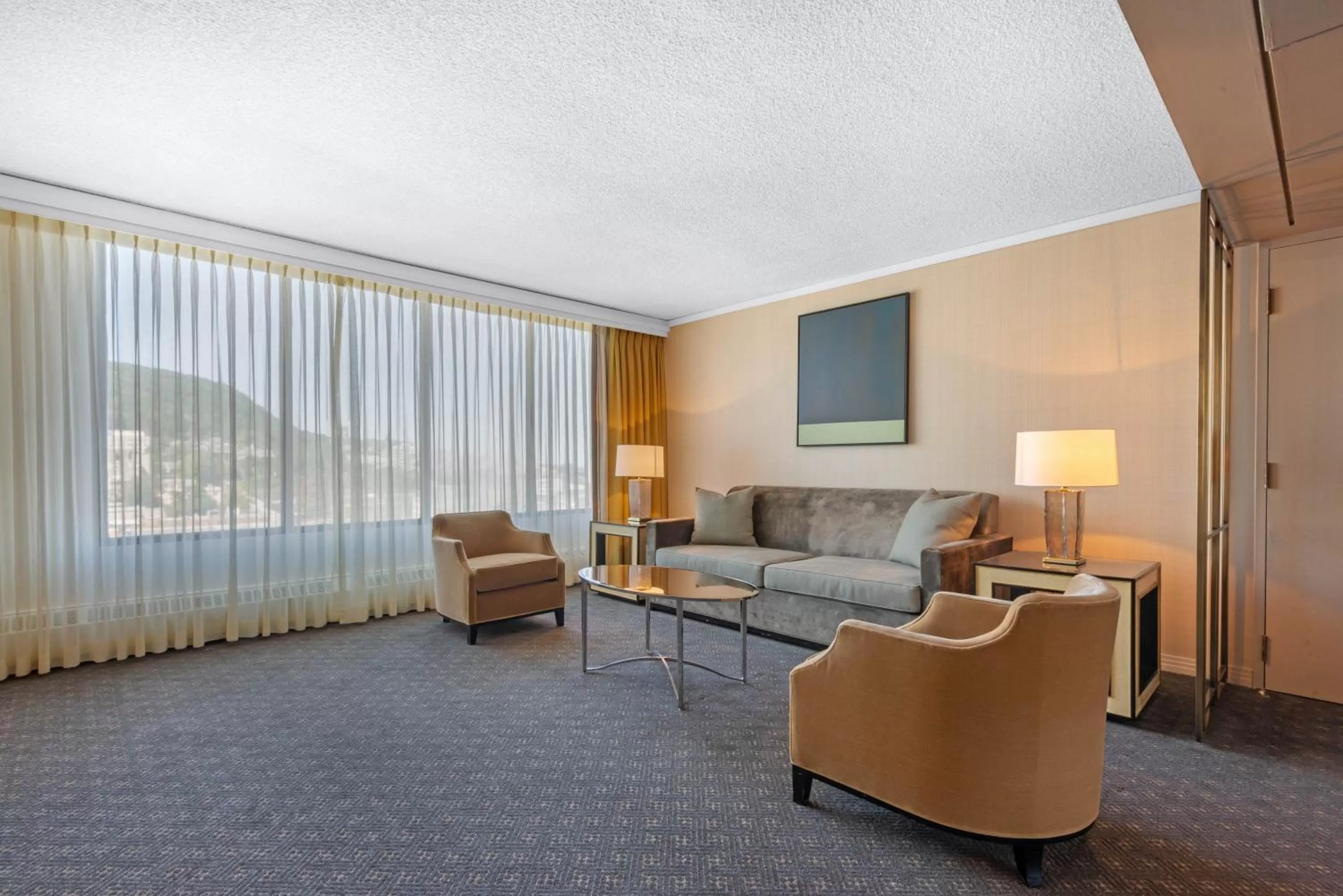 Living room in Omni Mont-Royal Hotel