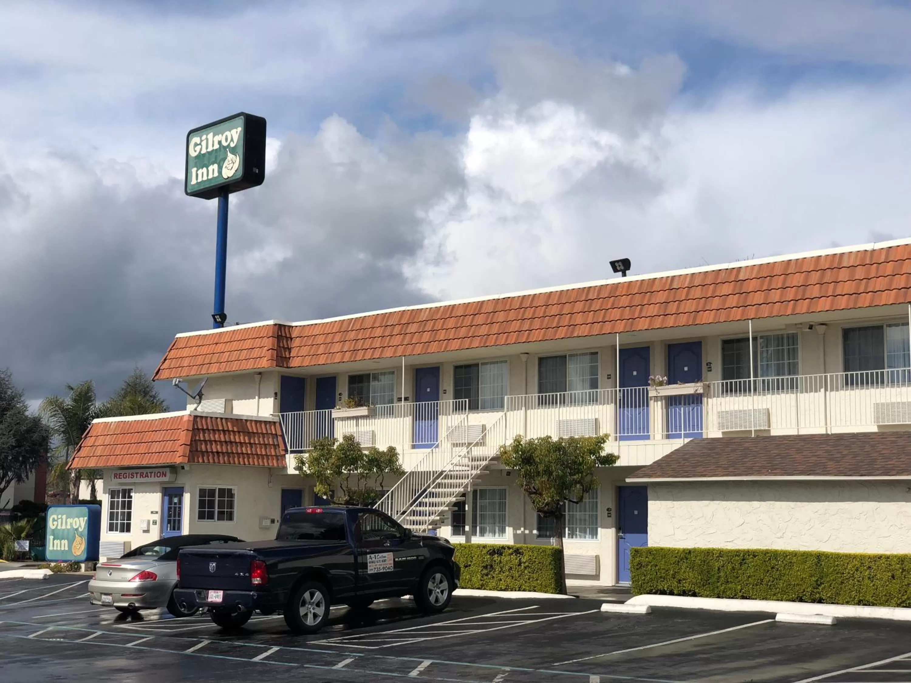 Property building in Gilroy Inn