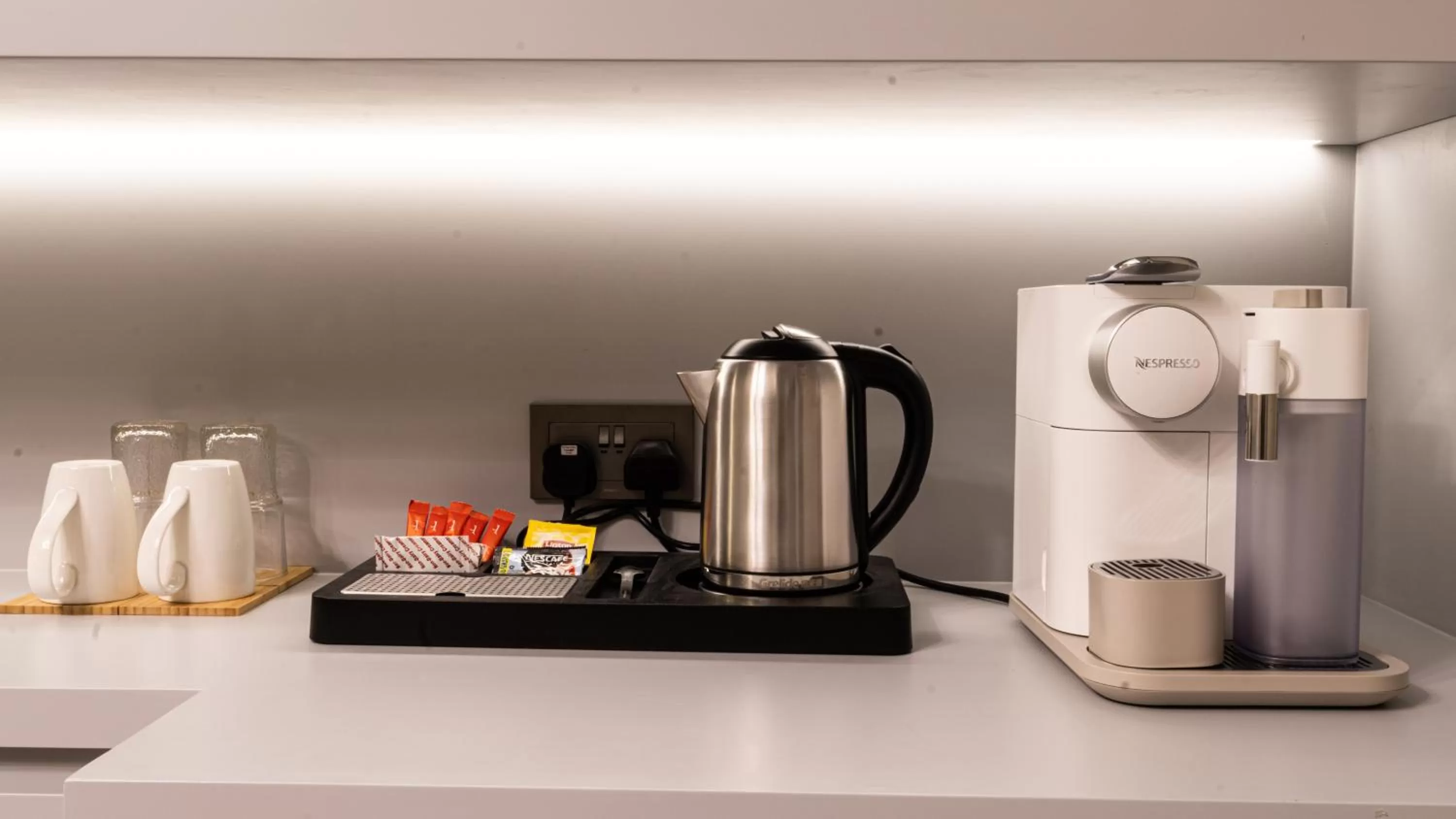 Coffee/tea facilities in President Hotel