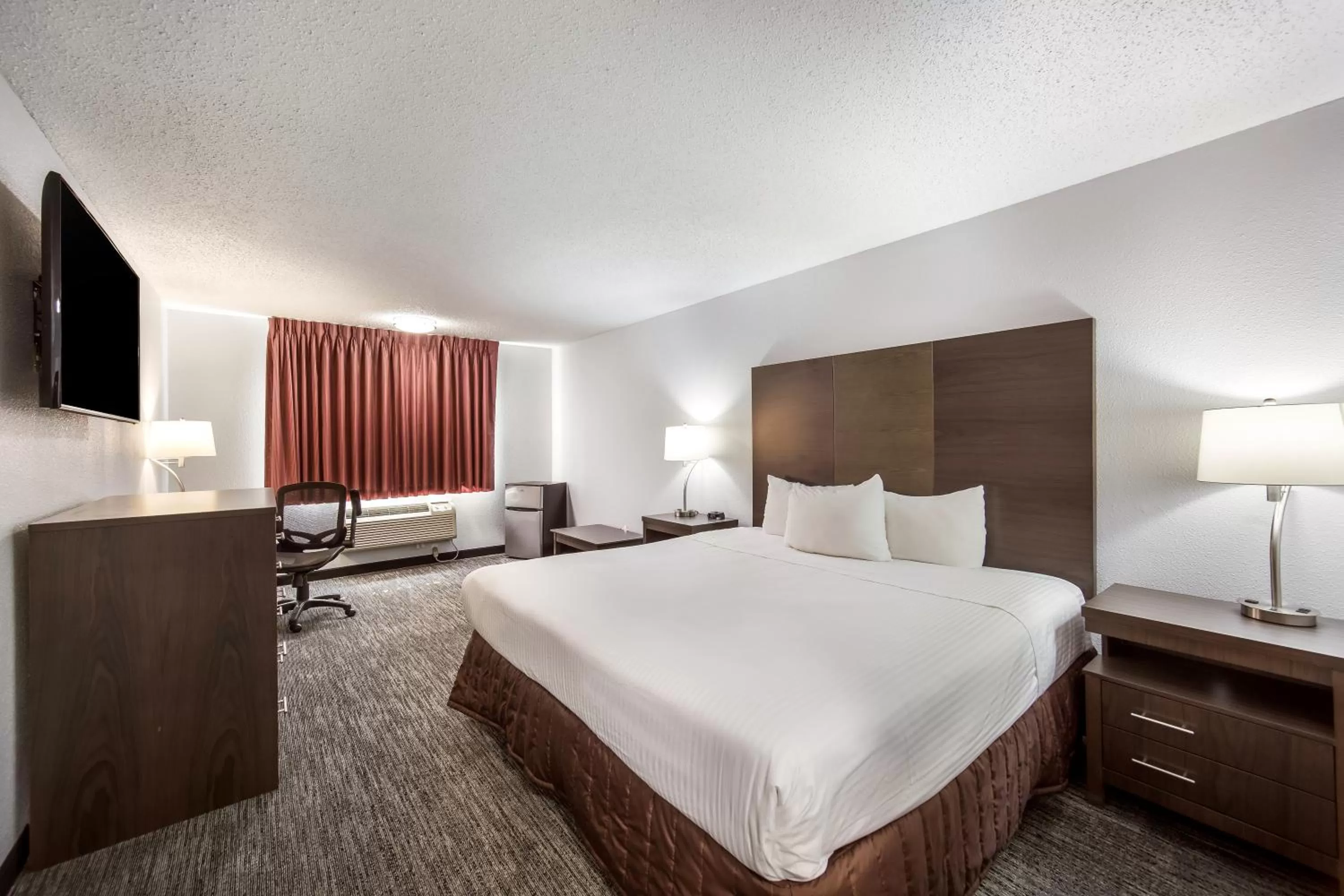 Bedroom, Bed in Red Lion Inn & Suites Grants Pass