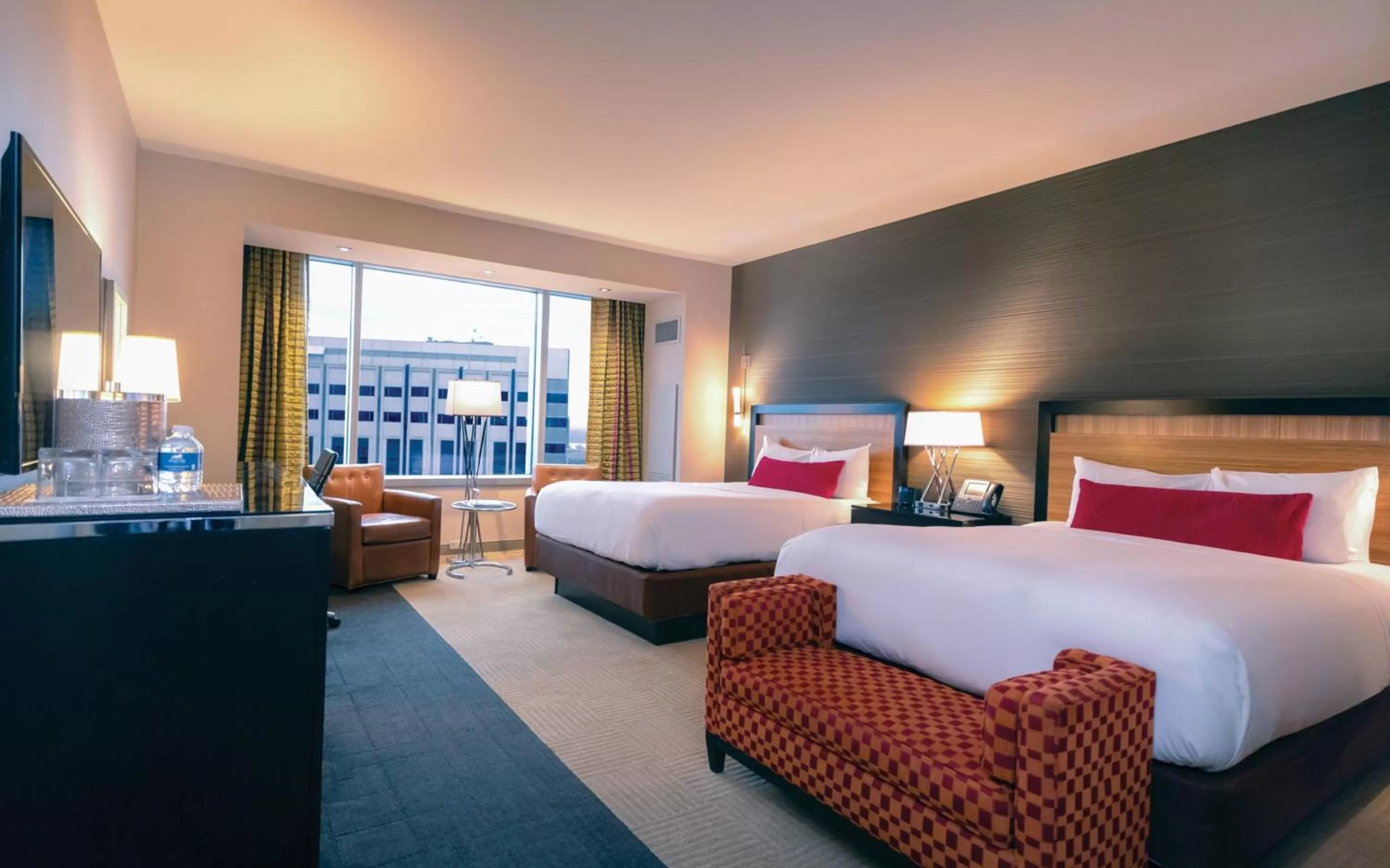 Bedroom, Bed in MGM Grand Detroit