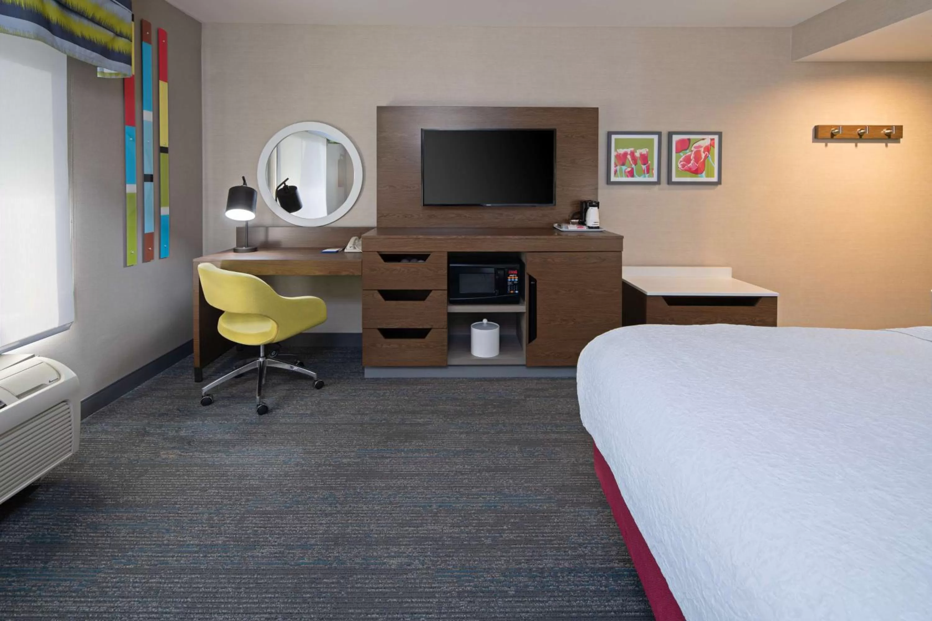 Bed in Hampton Inn Visalia