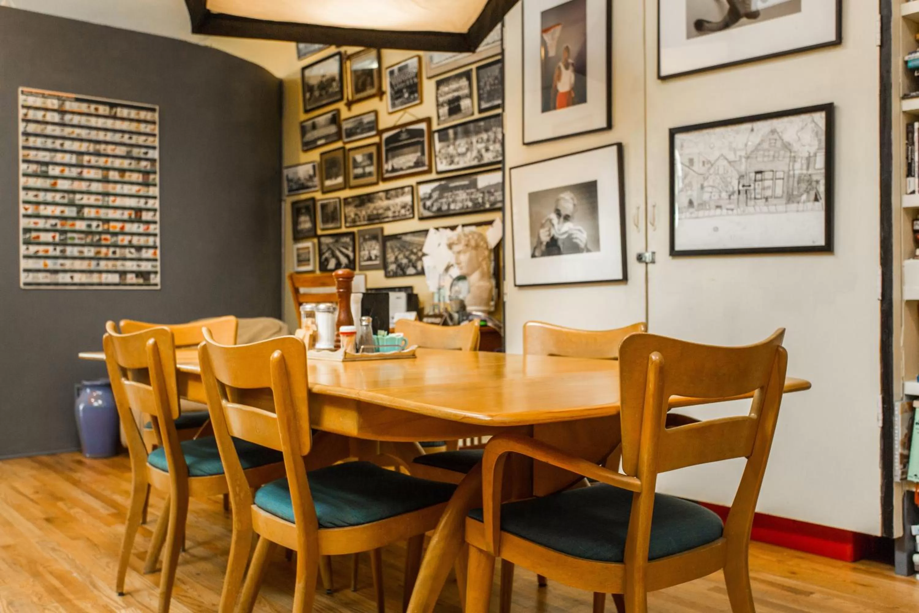 Property building in Ray's Bucktown Bed and Breakfast