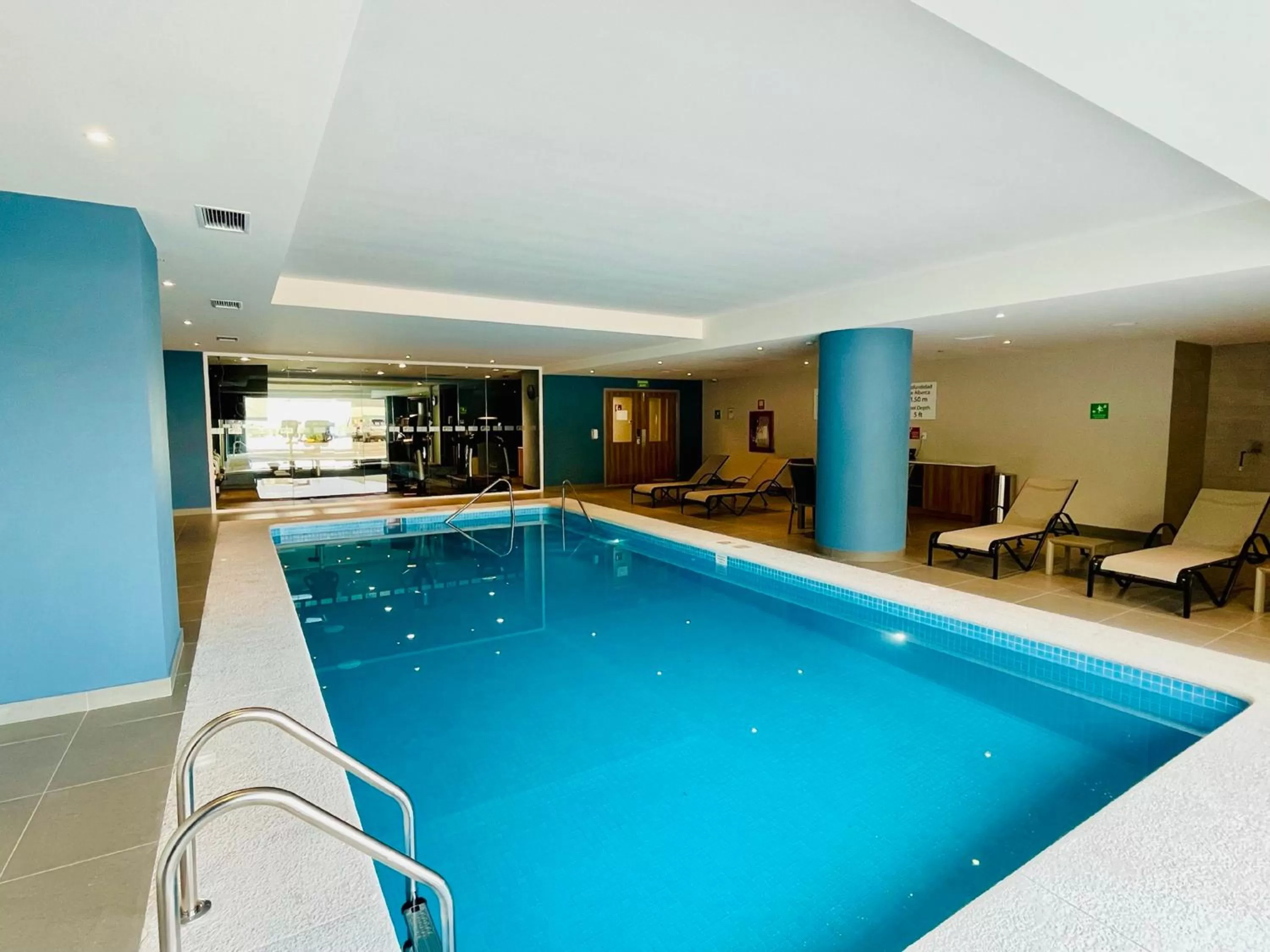 Swimming pool in Holiday Inn Express - Guadalajara Vallarta Poniente by IHG