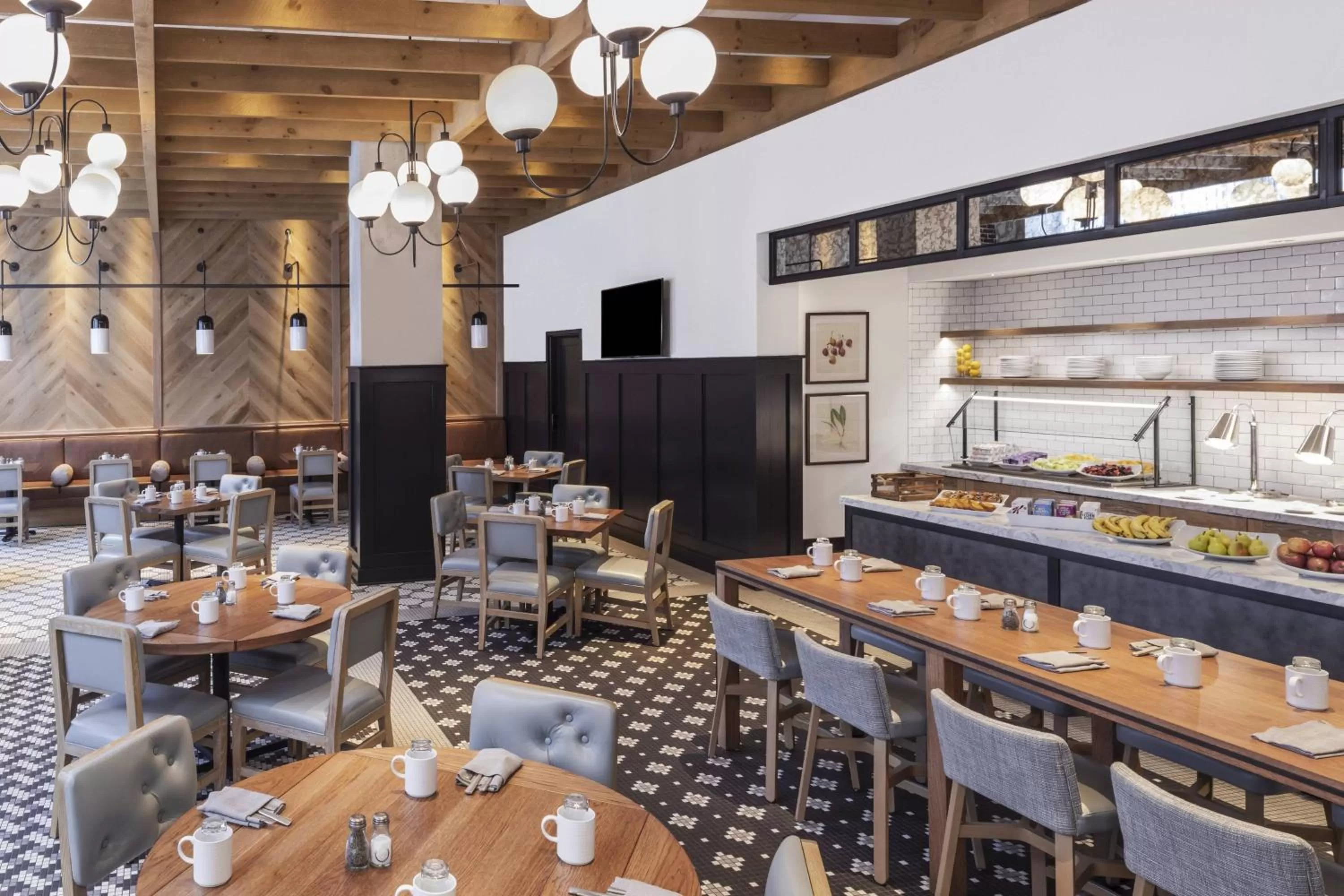 Restaurant/places to eat in Lancaster Marriott at Penn Square