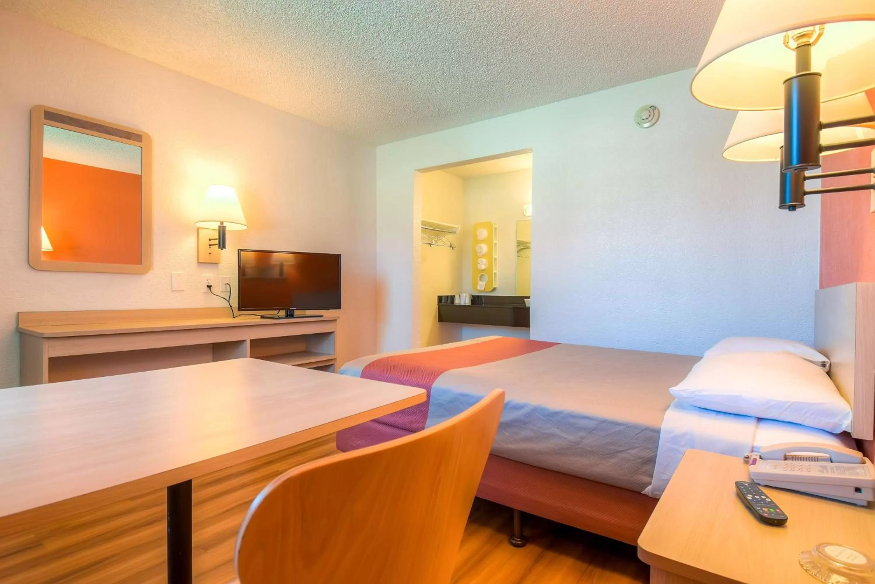Bedroom, Bed in Motel 6-Rancho Mirage, CA - Palm Springs