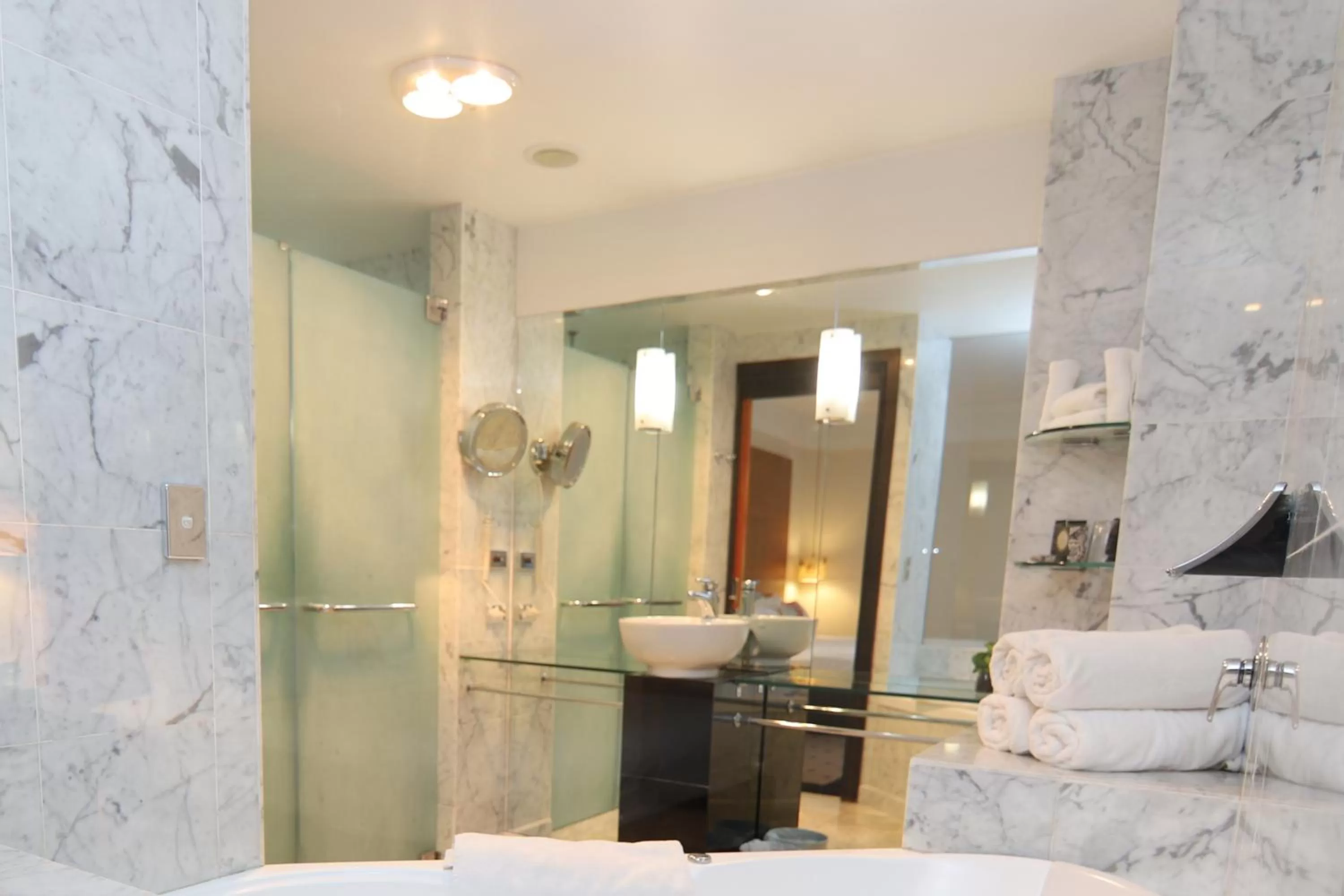 Bathroom in Best Western Plus Goulburn