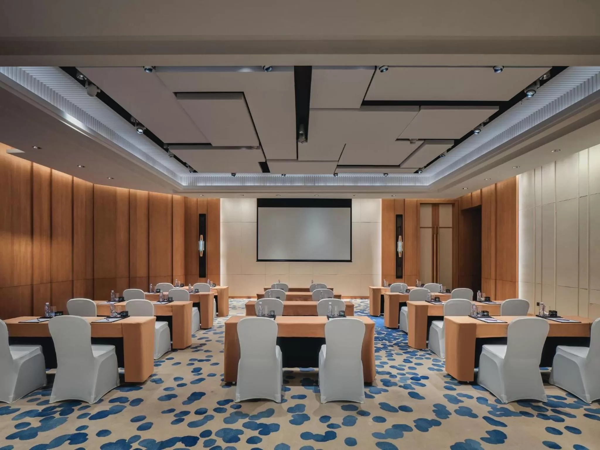 Meeting/conference room in Crowne Plaza Sanya Haitang Bay Resort by IHG