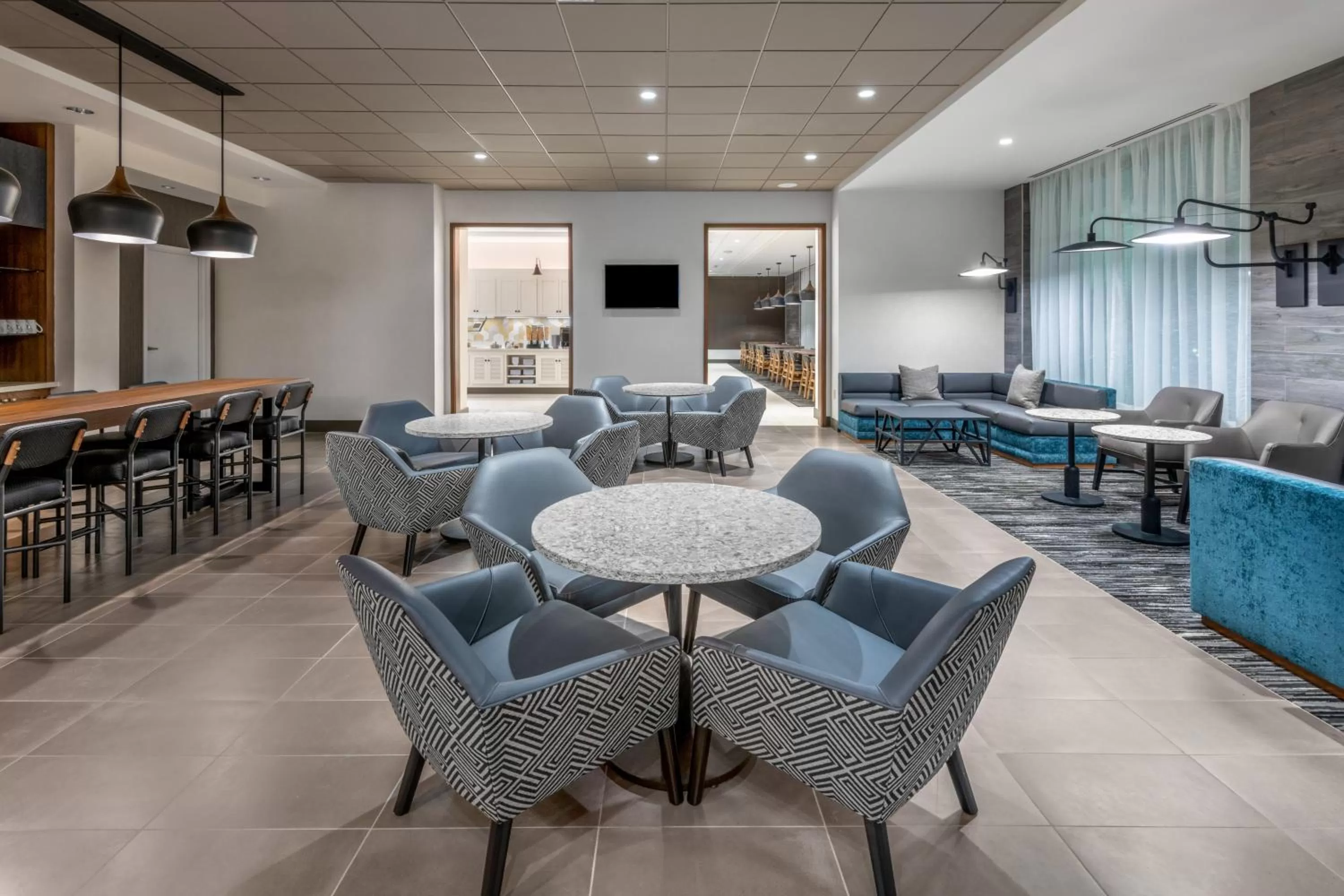 Seating area in Hyatt Place San Jose Airport