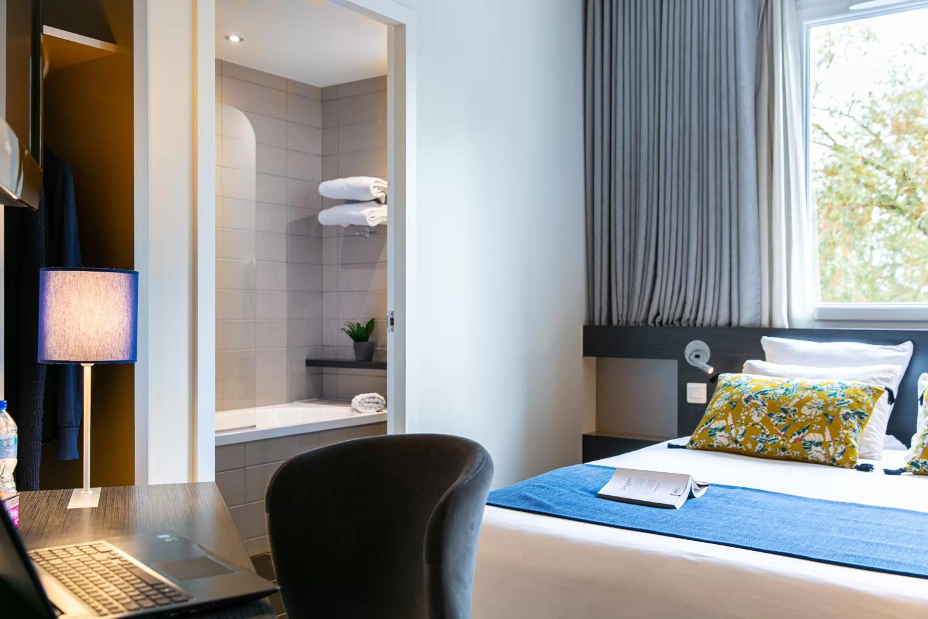 Photo of the whole room, Bed in Hotel Restaurant Saint James, Montaigu-Vendée The Originals Boutique