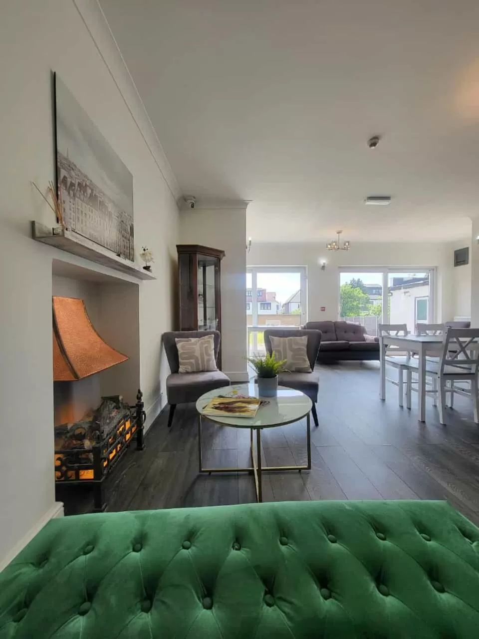 Communal lounge/ TV room in Woodford Hotel