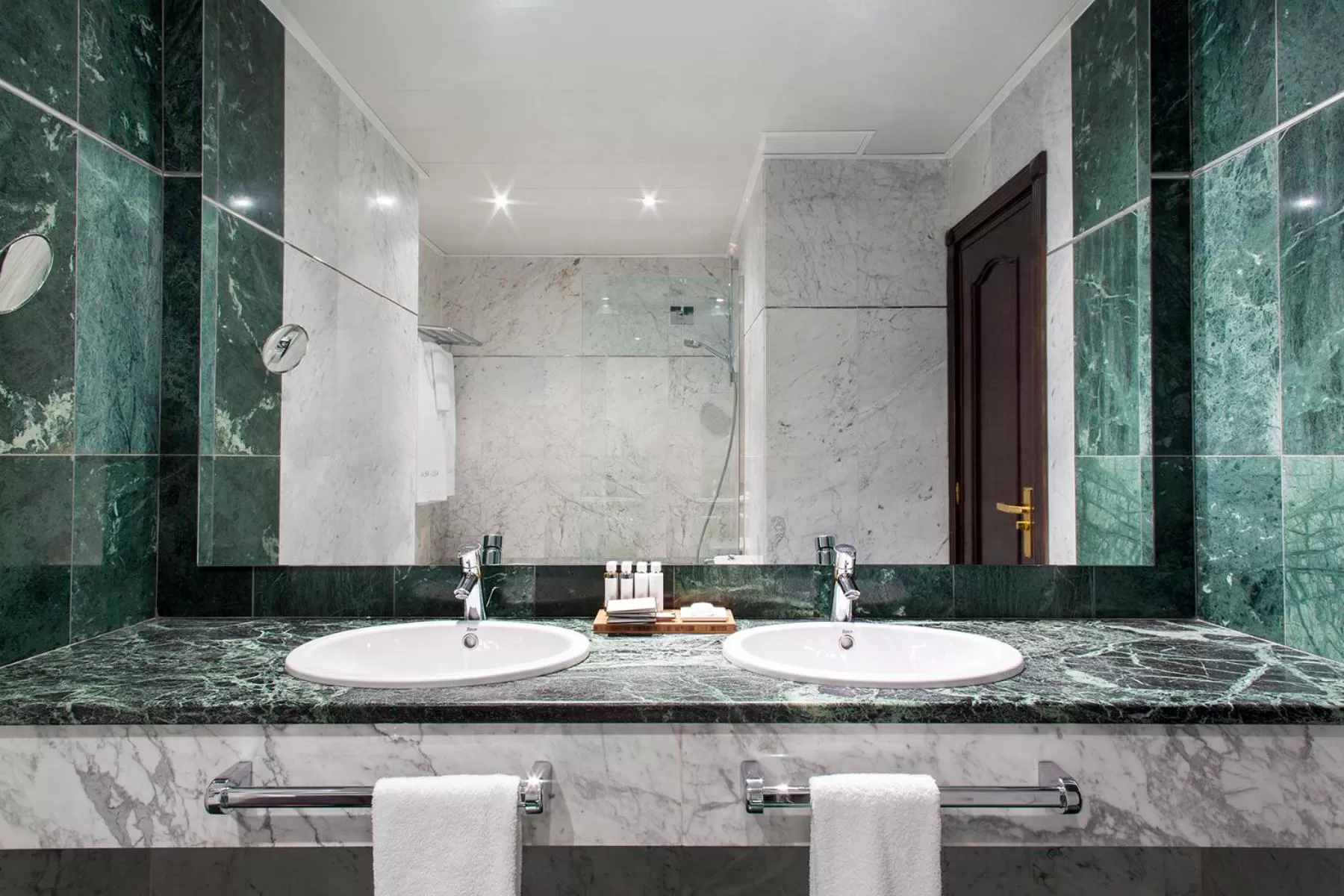 Bathroom in Hotel Villa Real, a member of Preferred Hotels & Resorts