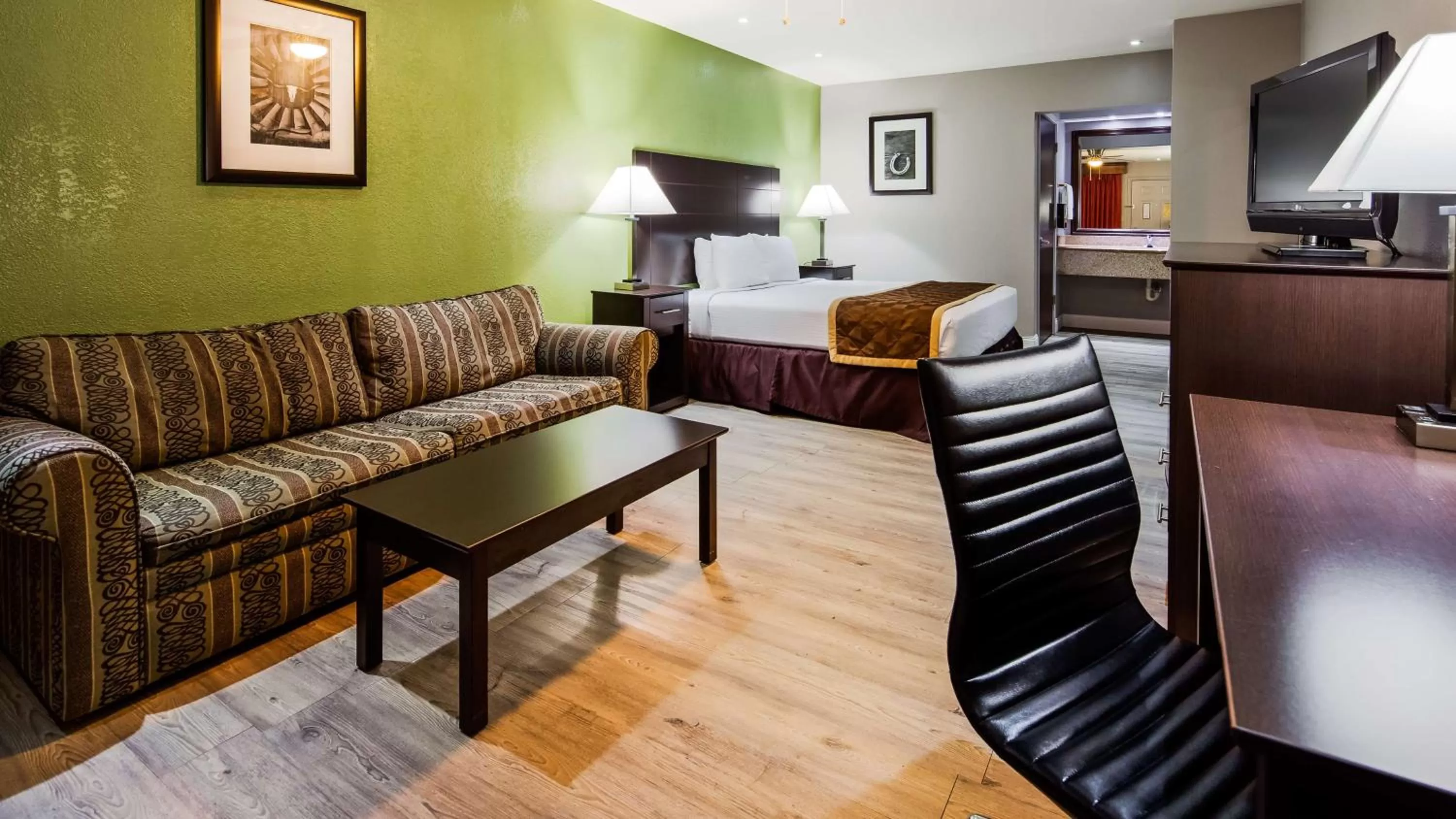 Photo of the whole room in Bestway Inn