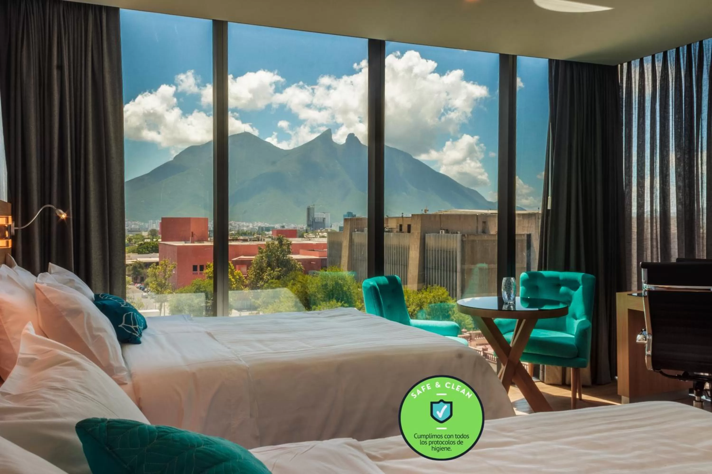 Mountain view, Bed in Hotel Kavia Monterrey