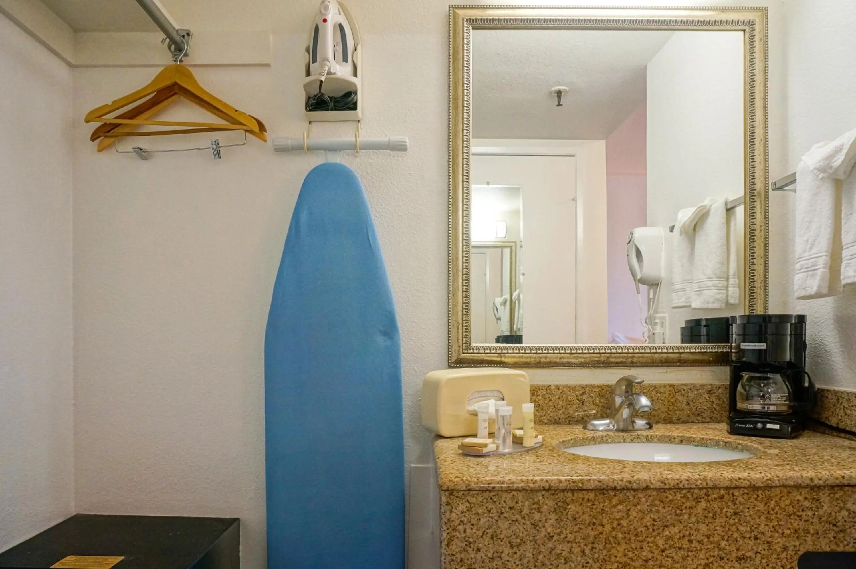 Bathroom in Howard Johnson by Wyndham San Diego Hotel Circle