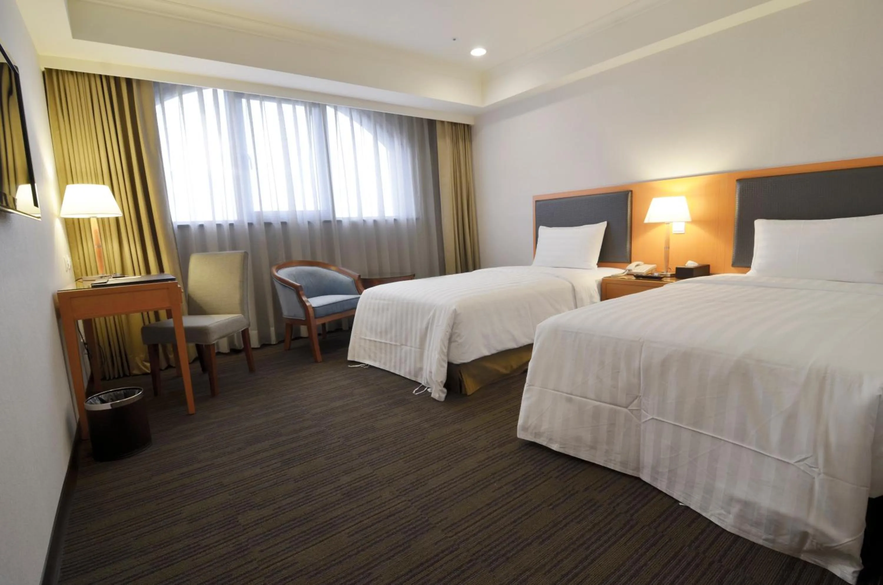 Photo of the whole room, Bed in Fuward Hotel Tainan