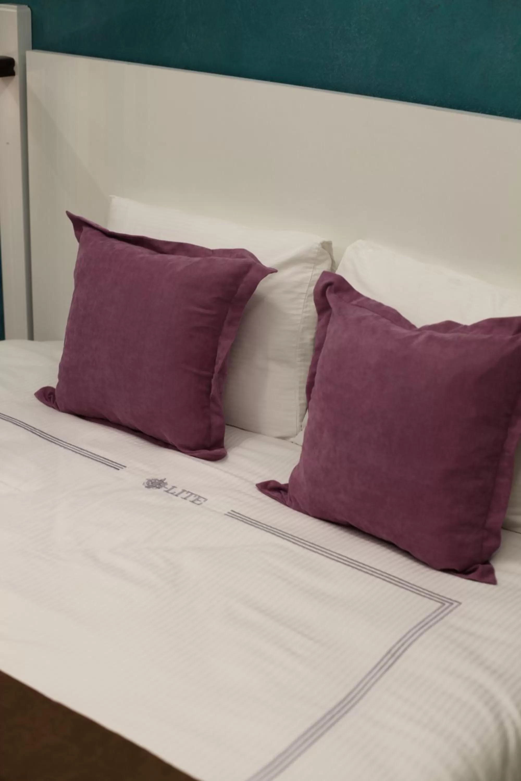 Photo of the whole room, Bed in E-lite& Meatador