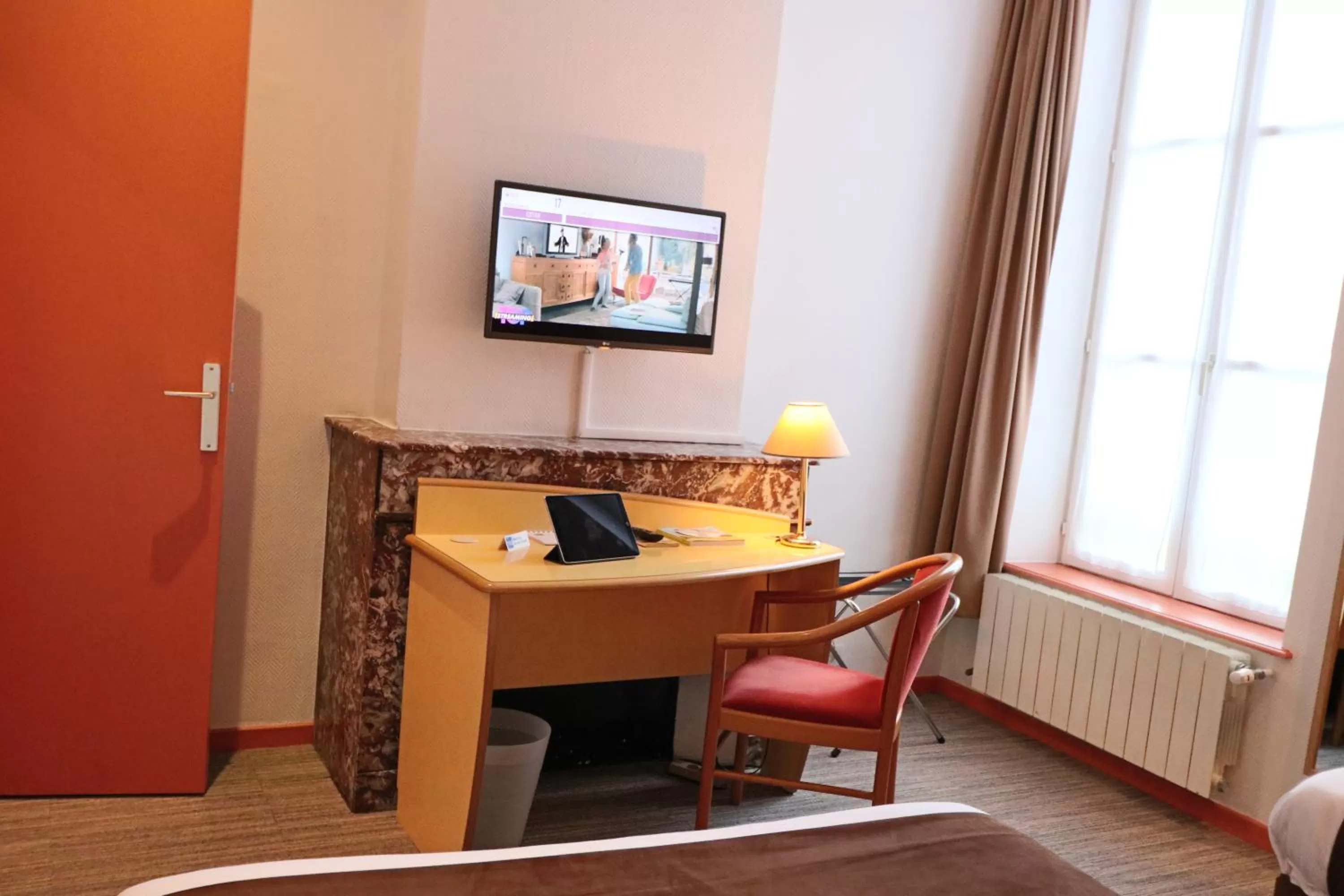 Bedroom in Logis-Hôtel des Oliviers