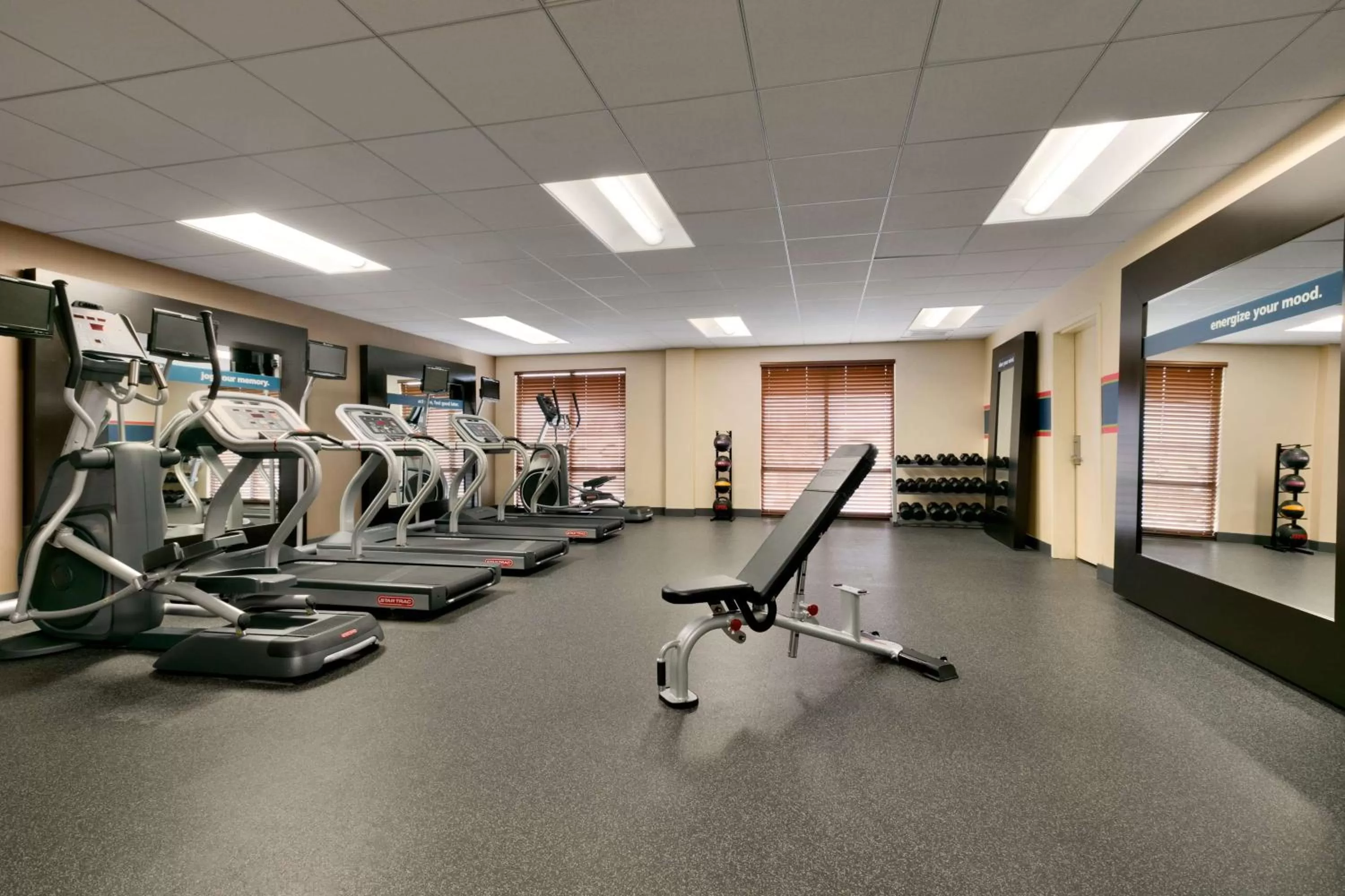 Fitness centre/facilities in Hampton Inn & Suites Mahwah