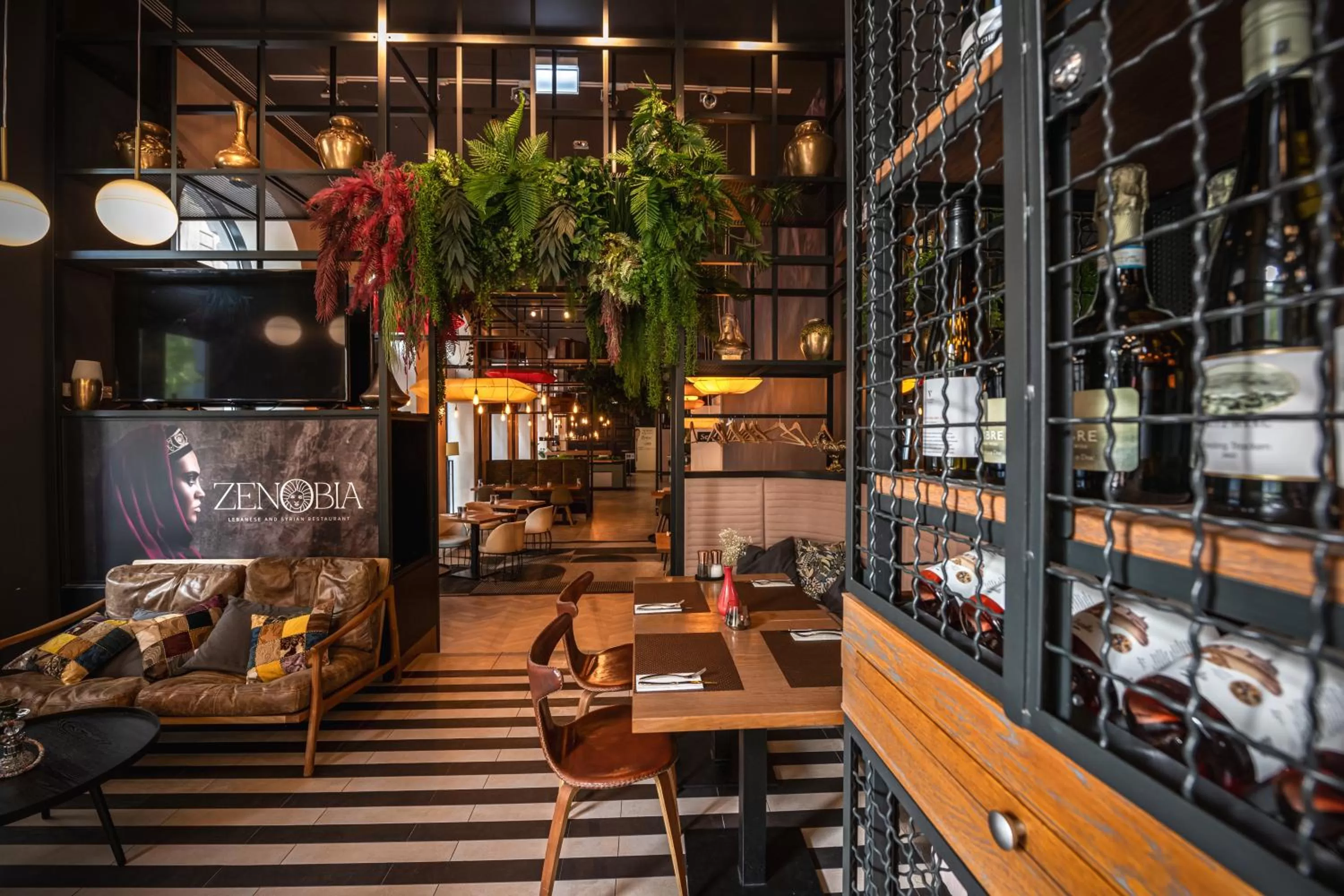 Restaurant/places to eat in Hotel Moments Budapest by Continental Group