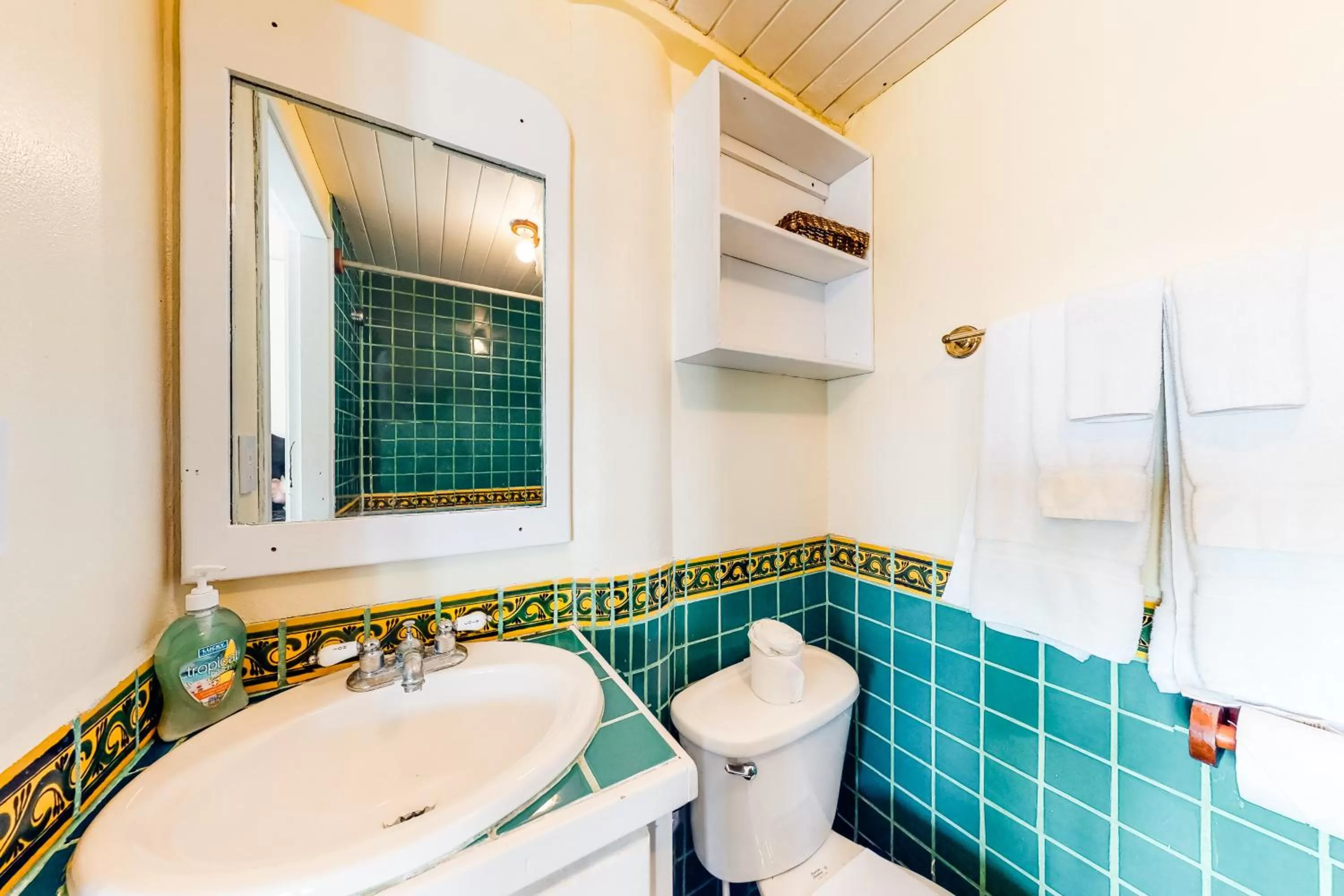 Bathroom in Condo #26 @ Beachside Villas