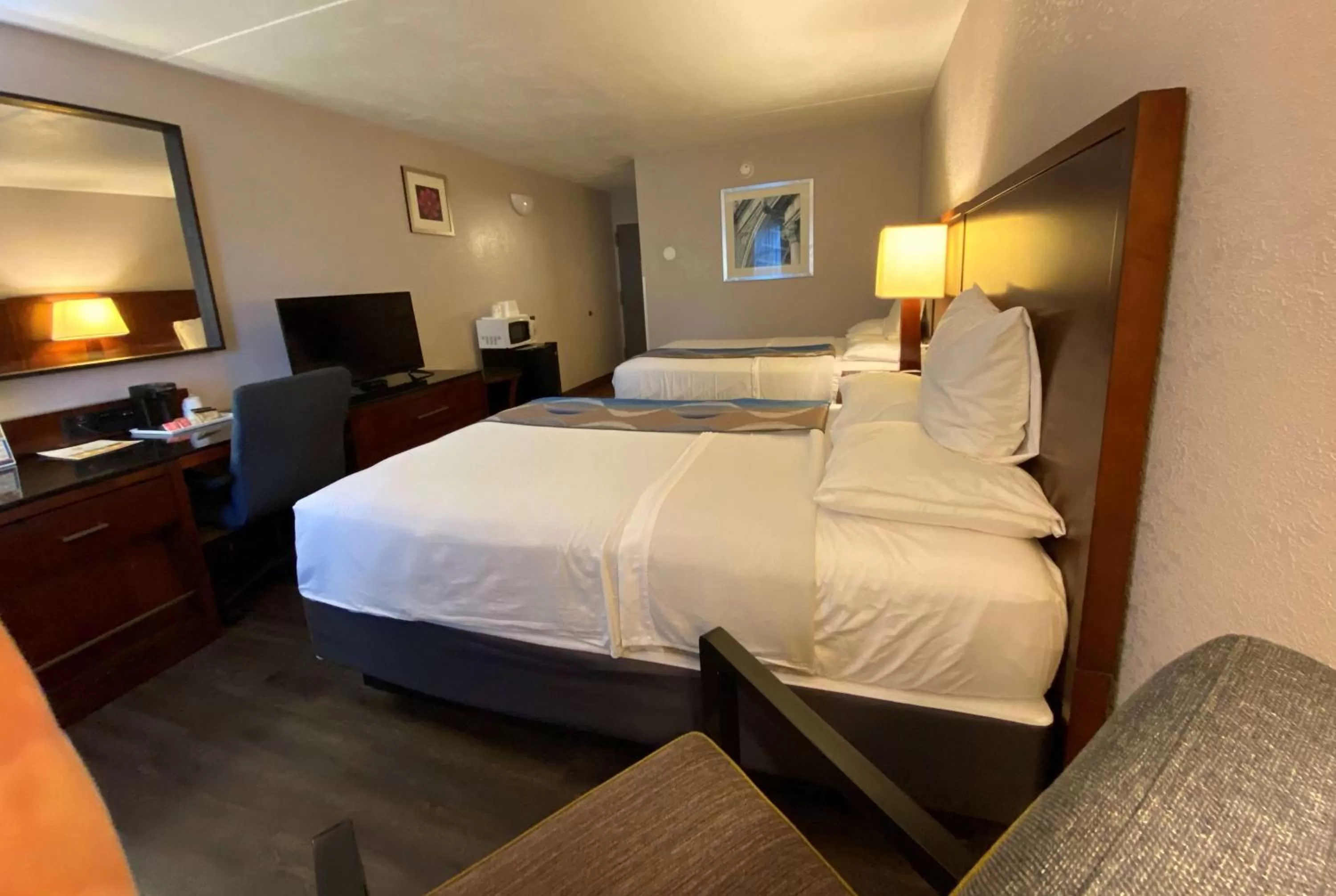 Photo of the whole room, Bed in Travelodge Inn & Suites by Wyndham Albany