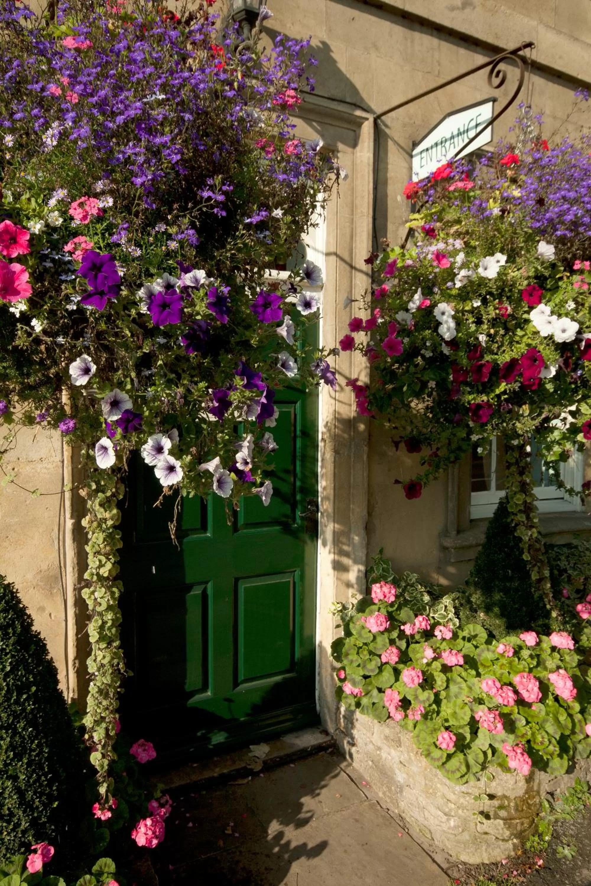 Facade/entrance in Horse and Groom