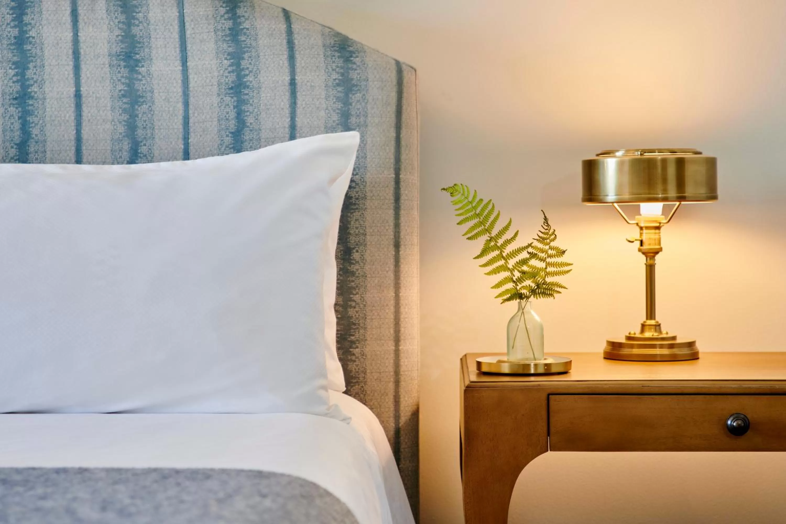 Bed in Harbourview Inn