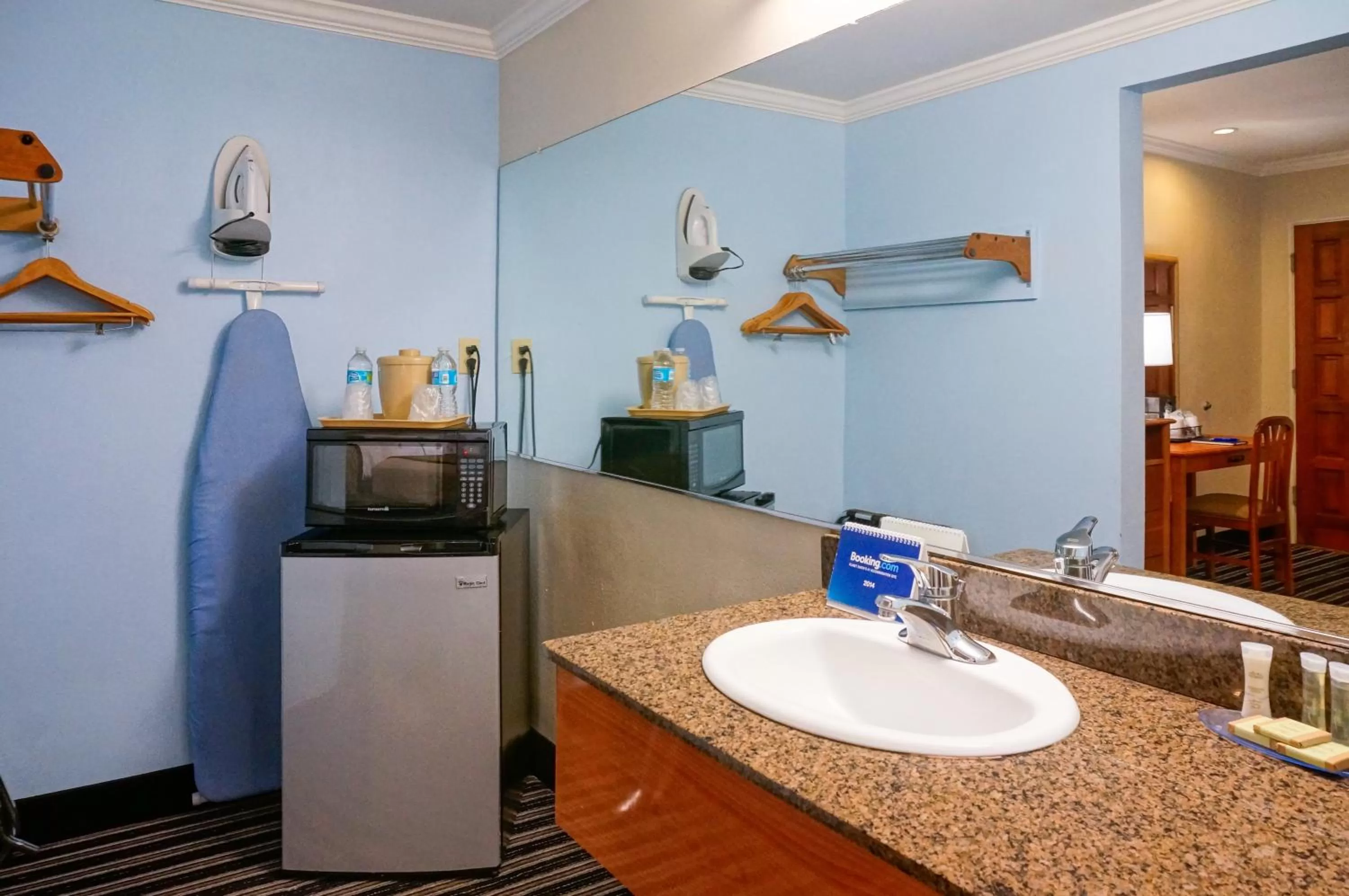 Bathroom in Hotel Parmani Near Stanford University