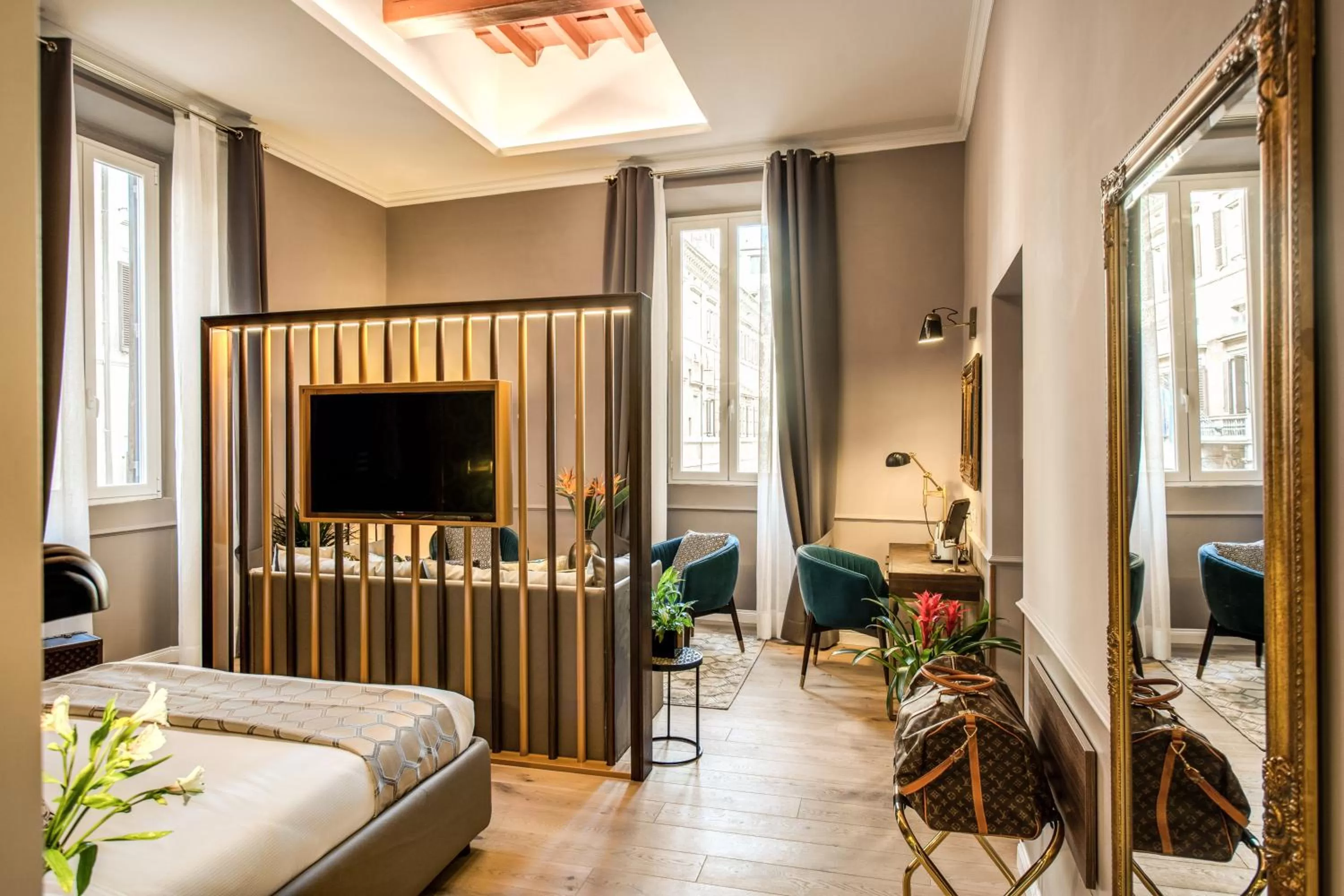 Bed in Tree Charme Parliament Boutique Hotel