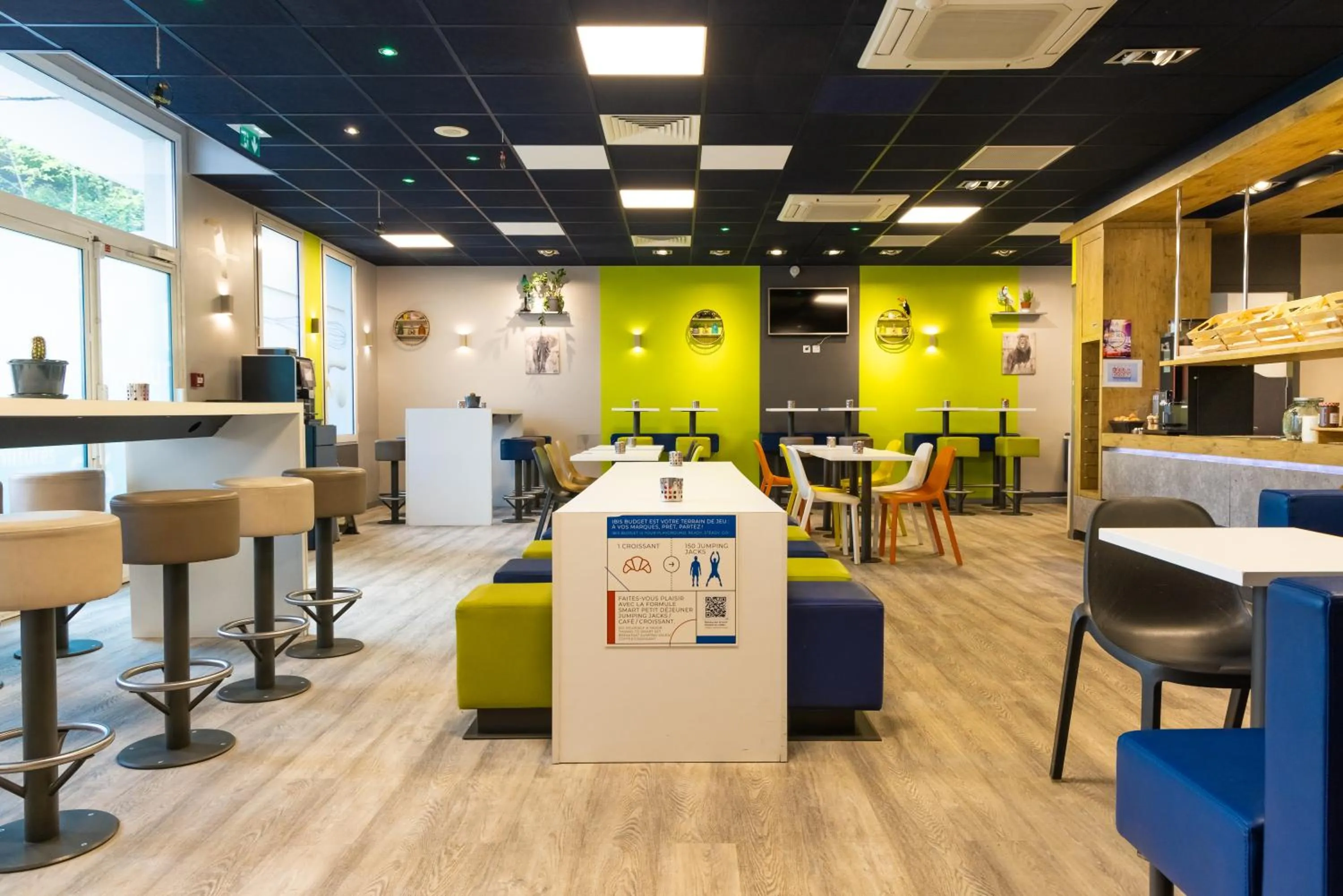 Buffet breakfast in ibis budget Paris Porte de Vanves