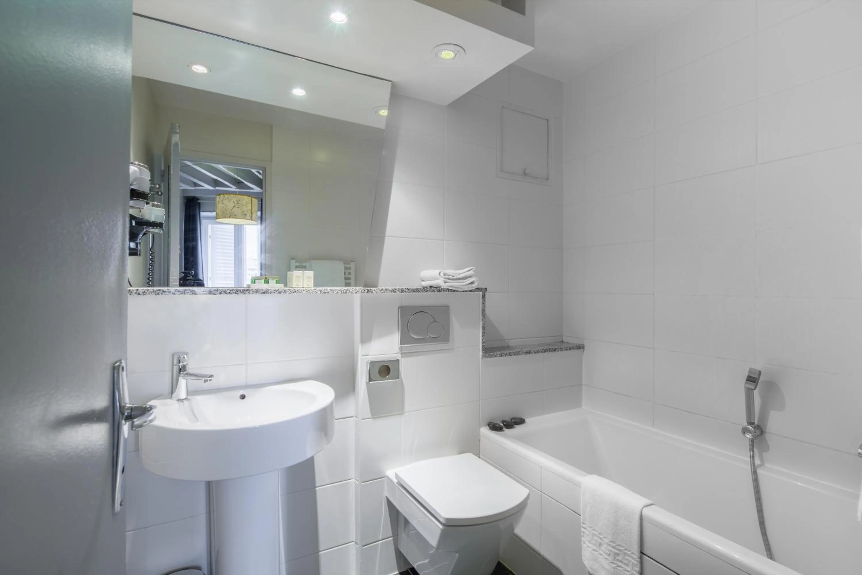 Bathroom in Hôtel Claret Bercy