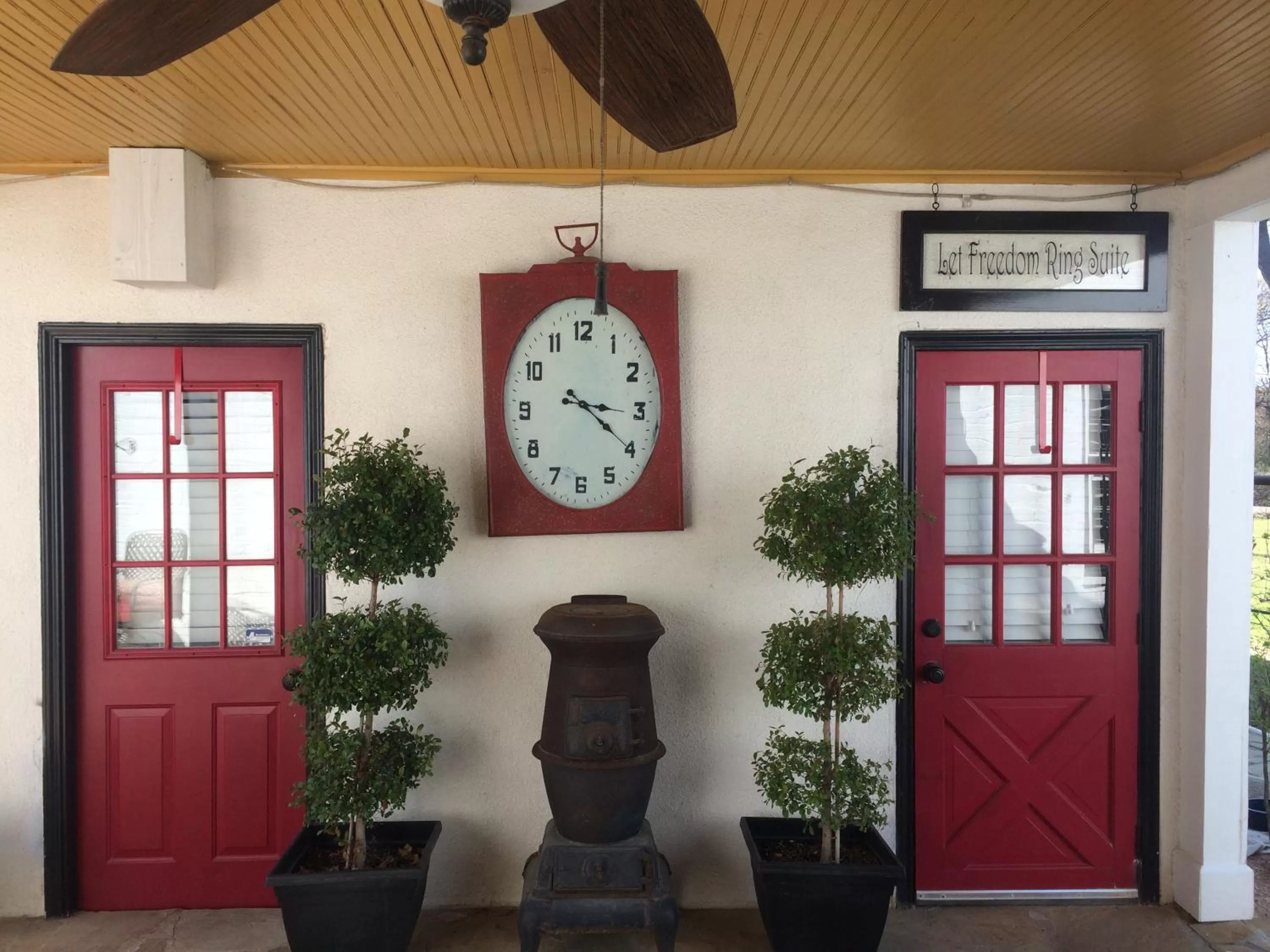 Facade/entrance in The Old Liberty Schoolhouse