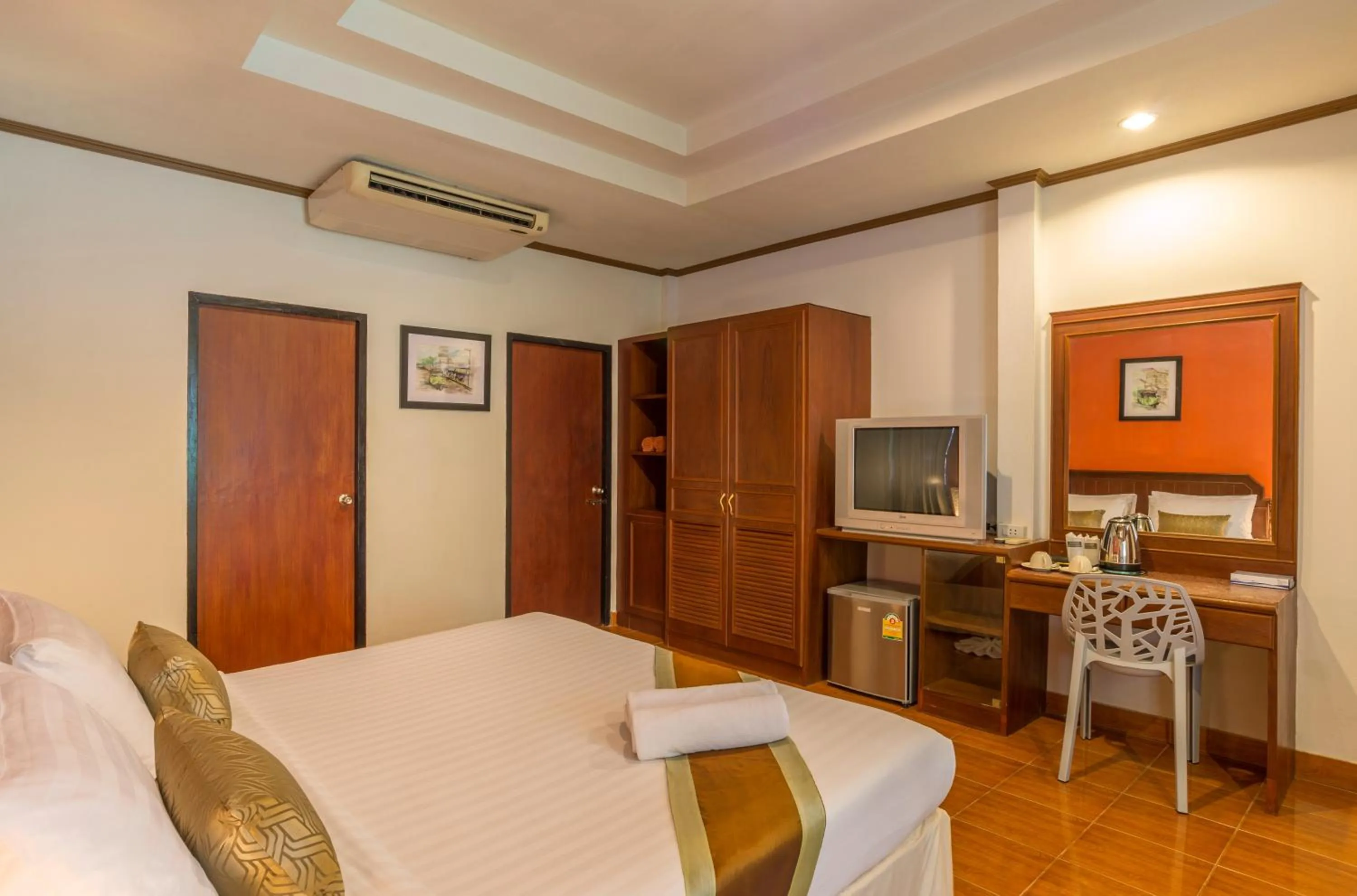 Photo of the whole room, Bed in Lanta Manda Resort