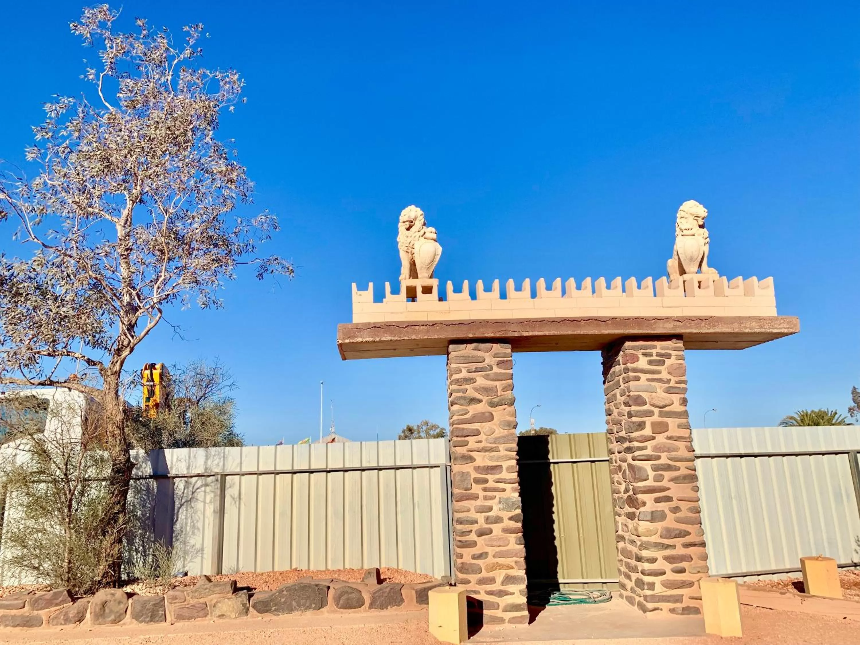 Landmark view in Opal Inn Hotel, Motel, Caravan Park