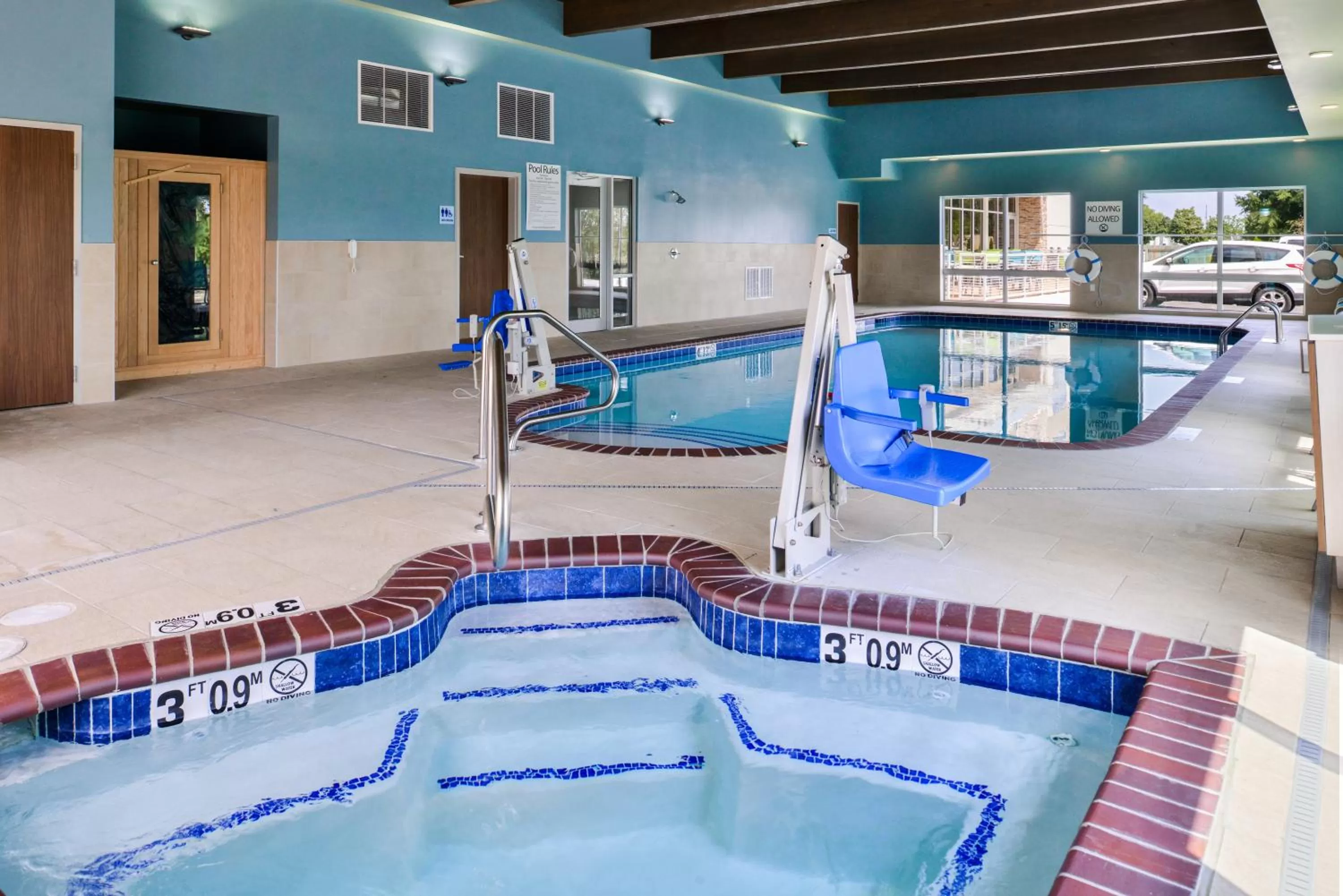 Swimming pool in Holiday Inn Express & Suites - Siloam Springs by IHG