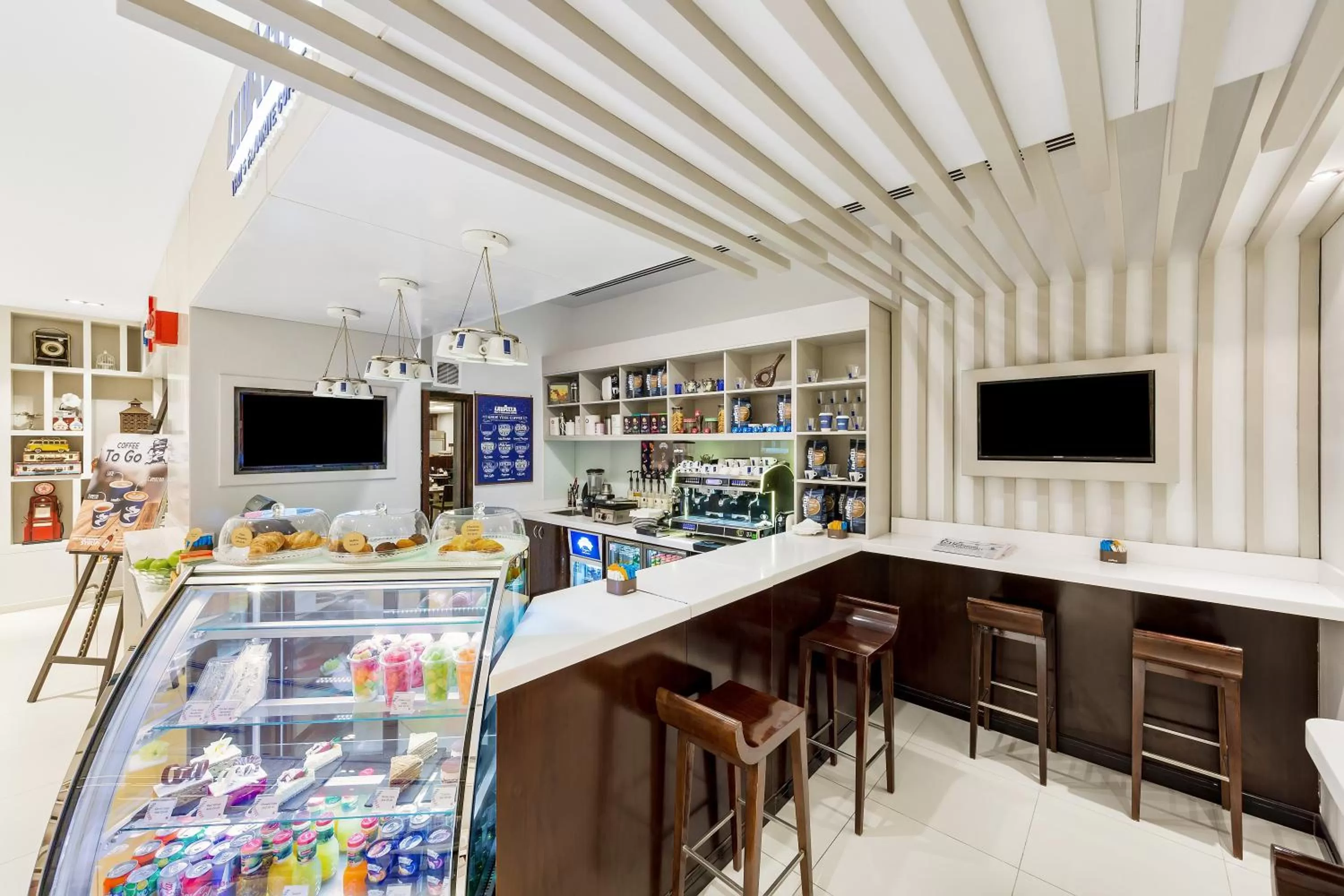 Food and drinks in Citymax Hotel Al Barsha at the Mall