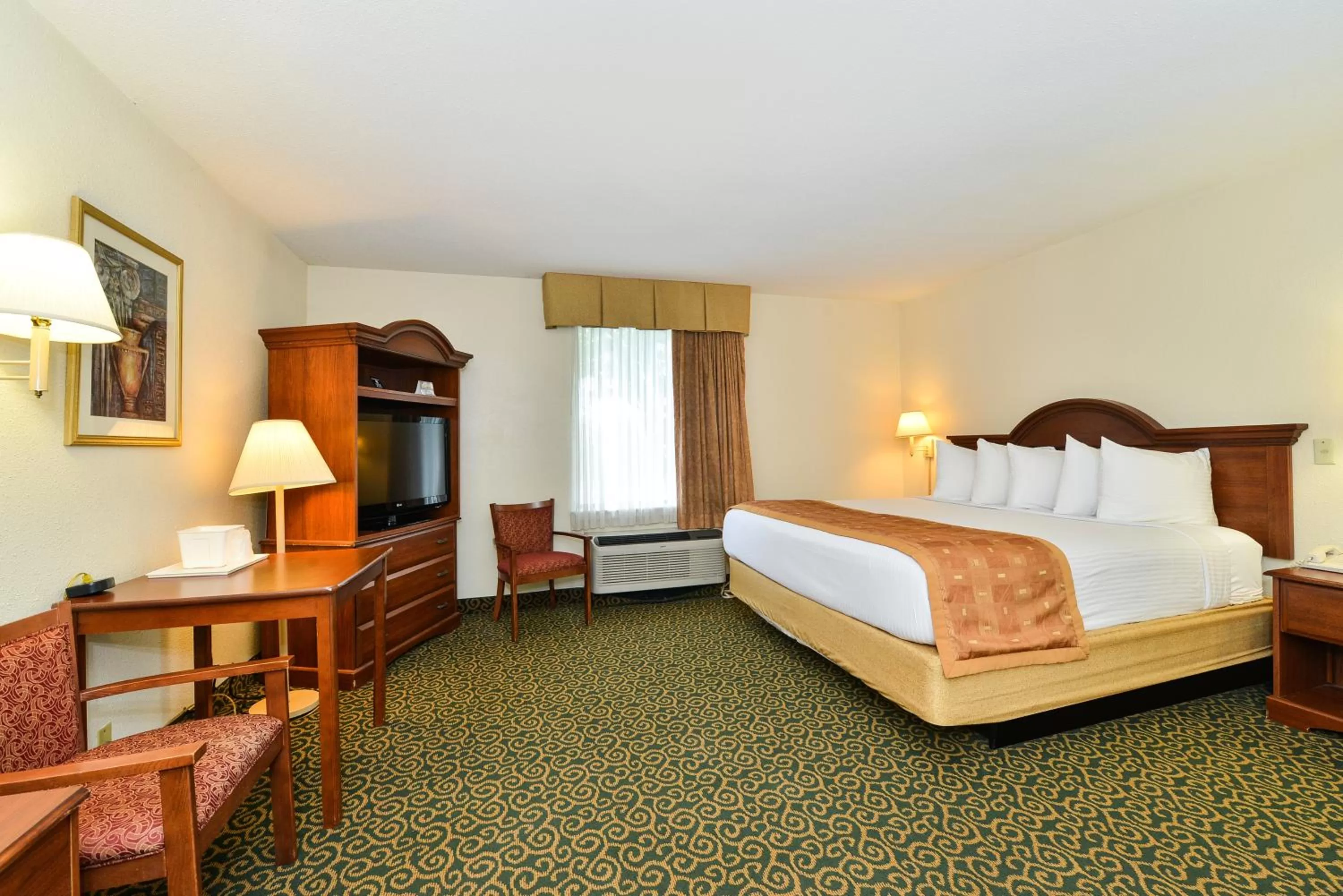 Bed in SureStay Plus Hotel by Best Western Wytheville