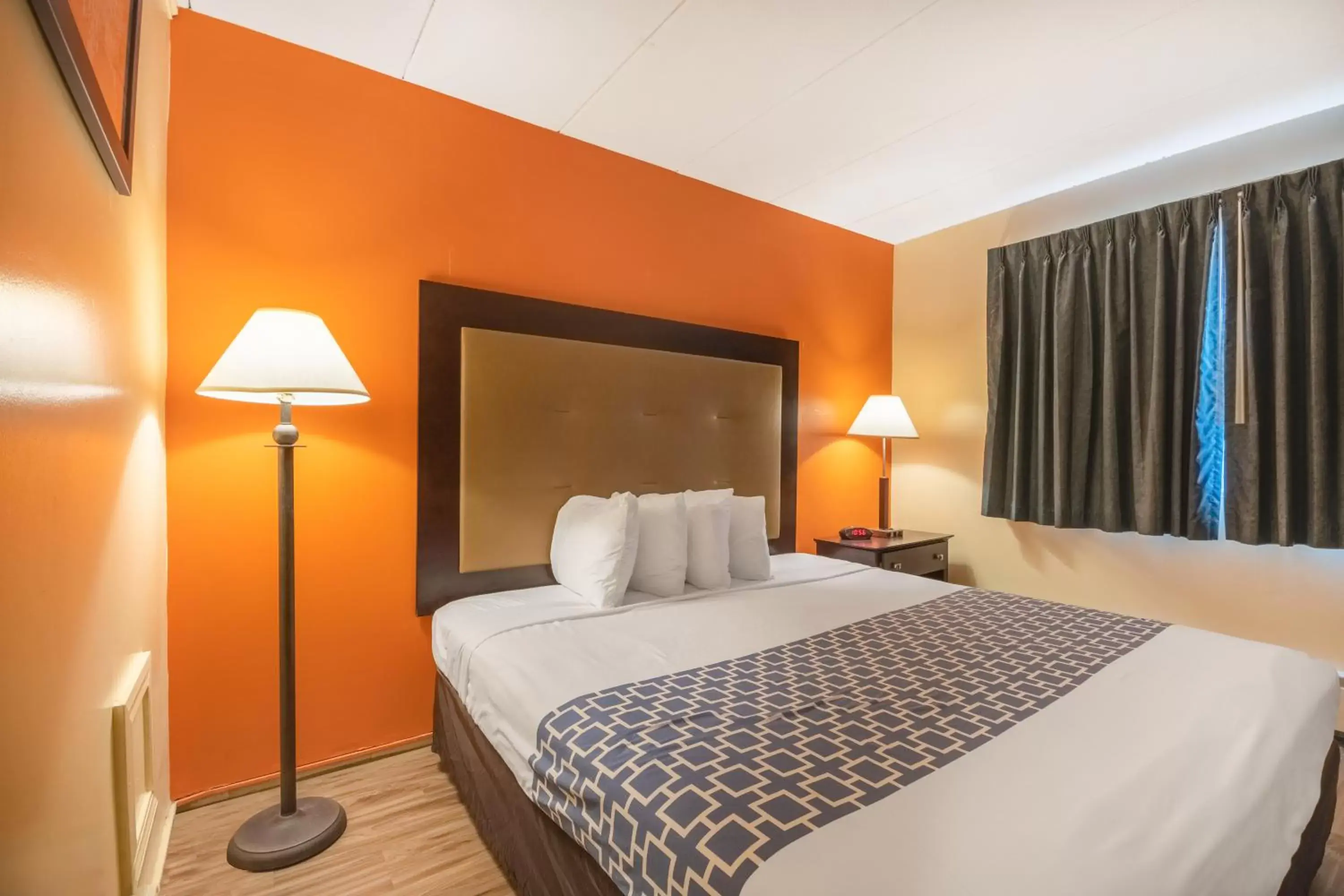 Suite with One King Bed and One Queen Bed in Econo Lodge Inn & Suites Windsor Locks Bradley Airport Suite with One King Bed and One Queen Bed in Econo Lodge Inn & Suites Windsor Locks Bradley Airport